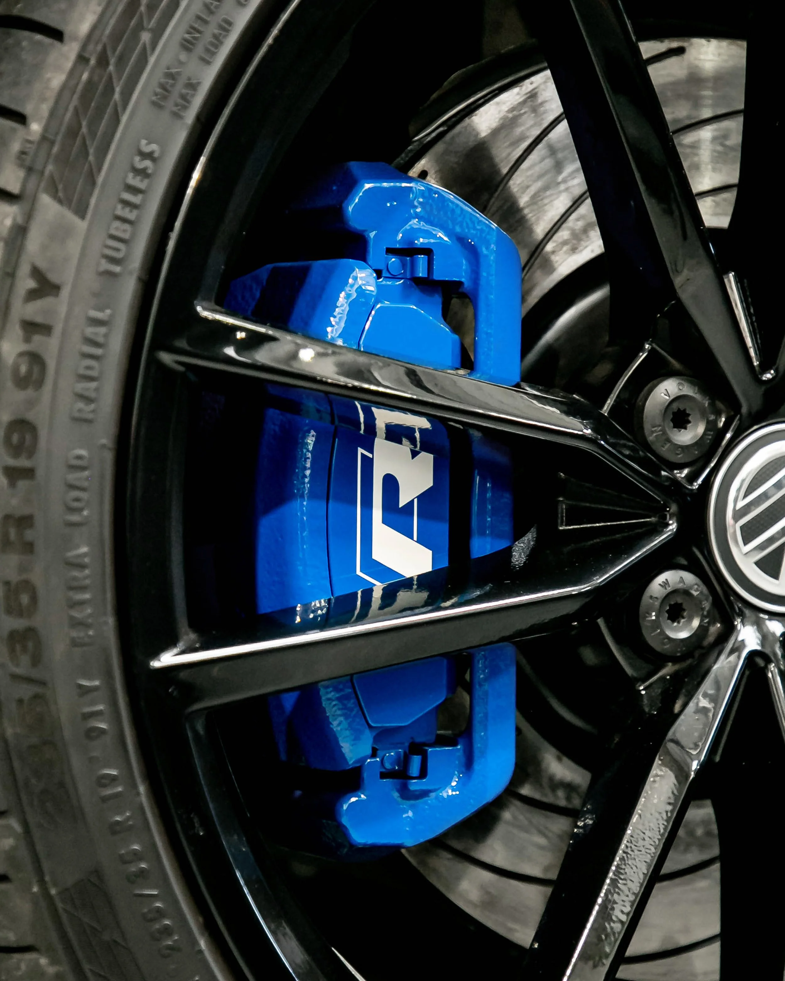 Calipers Blue Color Professional brake caliper painting service Southampton Hampshire ...