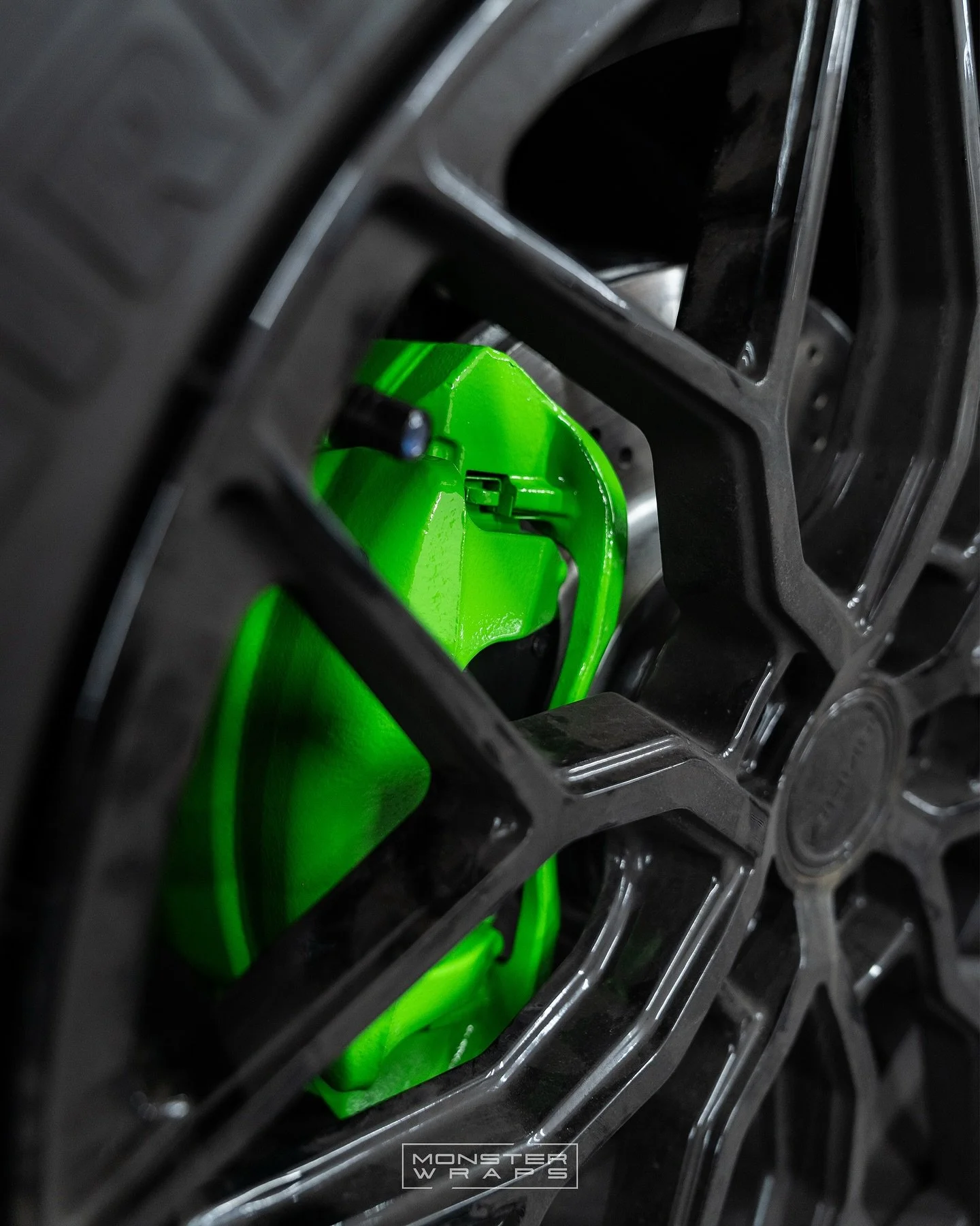 Another VW T6.1 Transporter Caliper transformation looking on point! 👌💚 Freshly painted in Gloss Alien Green 💚 

Why paint your calipers? 👇
☑️ Adds a sporty, custom look 

☑️ Hides worn-out or rusty metal

☑️ Matches your style or vehicle theme 
