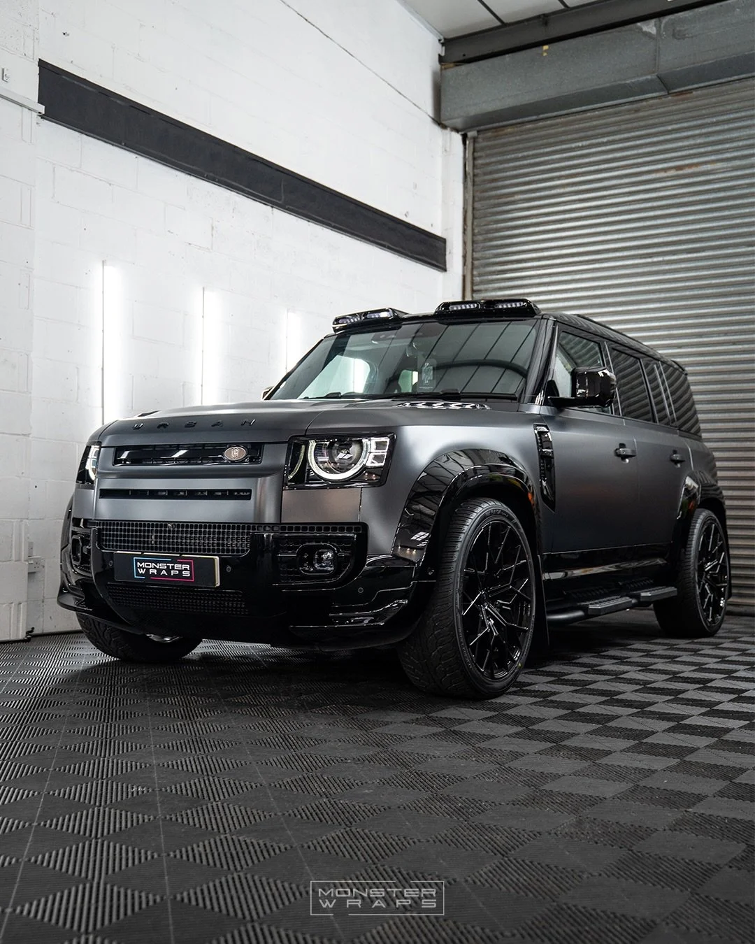 Stealthing 🥷 up this Urban Defender 110 build with a lower-half Satin / Stealth PPF conversion! 😏😮&zwj;💨

#satinppf #urbandefender #defender110