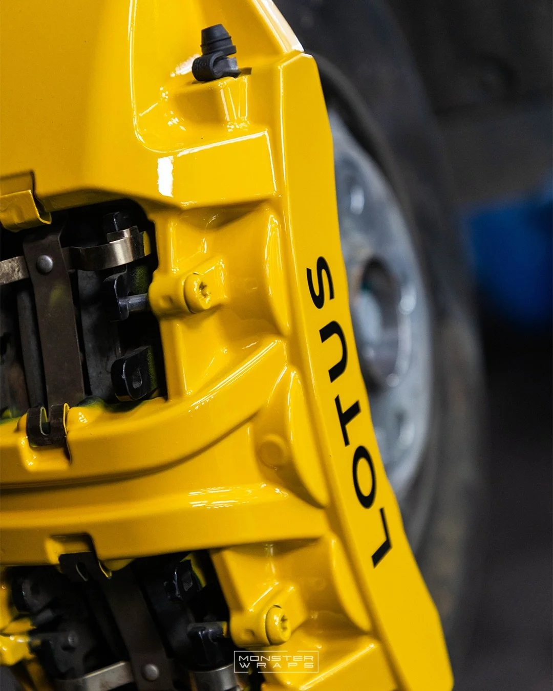 Gloss Bright Yellow Calipers to brighten up your feed 🤭✨ #caliperpainting 

The benefits of our caliper painting service,
😱 SUPER glossy, HIGH quality and GREAT quality! 

⚠️ Gloss, Metallic, Matte &amp; Fluorescent finishes available to choose fro