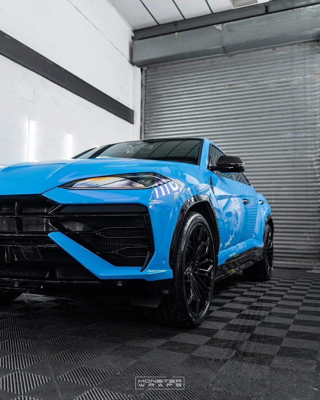 Lamborghini Urus Performante x Inozetek Katos Kenmery  Blue Metallic 💙🩵✨ 

We gave supercar SUV the ultimate new look with a full colour change wrap! 🥵 This also included wrapping the returns, door shuts and boot shuts for that &ldquo;seamless&rdq