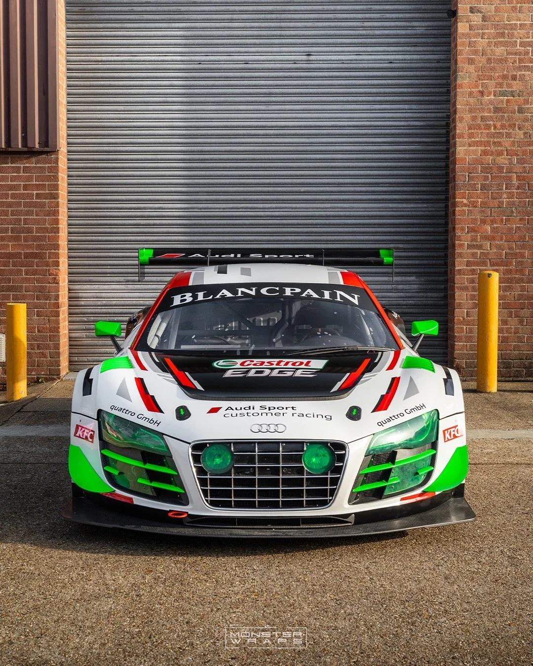 Fresh new graphics, ready to hit that track 🏁👊 #audir8lms 

#vinylgraphics #monsterwraps