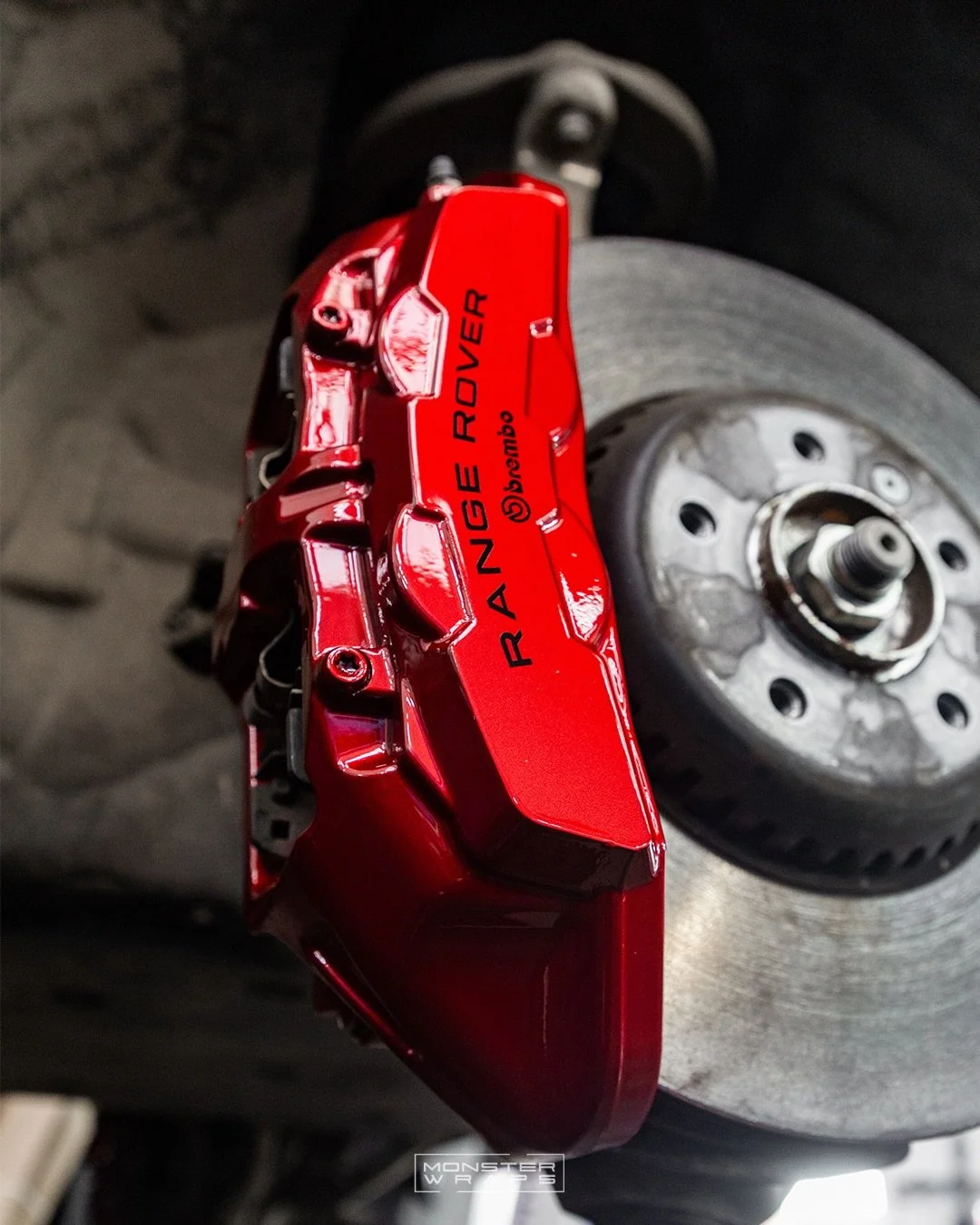 Gloss Candy Red Metallic painted calipers ❤️&zwj;🔥❤️&zwj;🔥 are doing things on this Range Rover L460 👌 #caliperpainting 

#rangeroverworld #monsterwraps