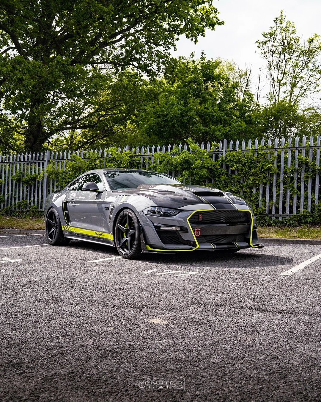 HIGH Gloss Nardo Grey with Acid Green styling has turned this Mustang into a HIT! 💨💚 

Full external wrap using @3mfilmsuk High Gloss range, with custom side stripes and pinstriping in @hexis.co.uk Toxic Green 😮&zwj;💨 Finished with colour matched