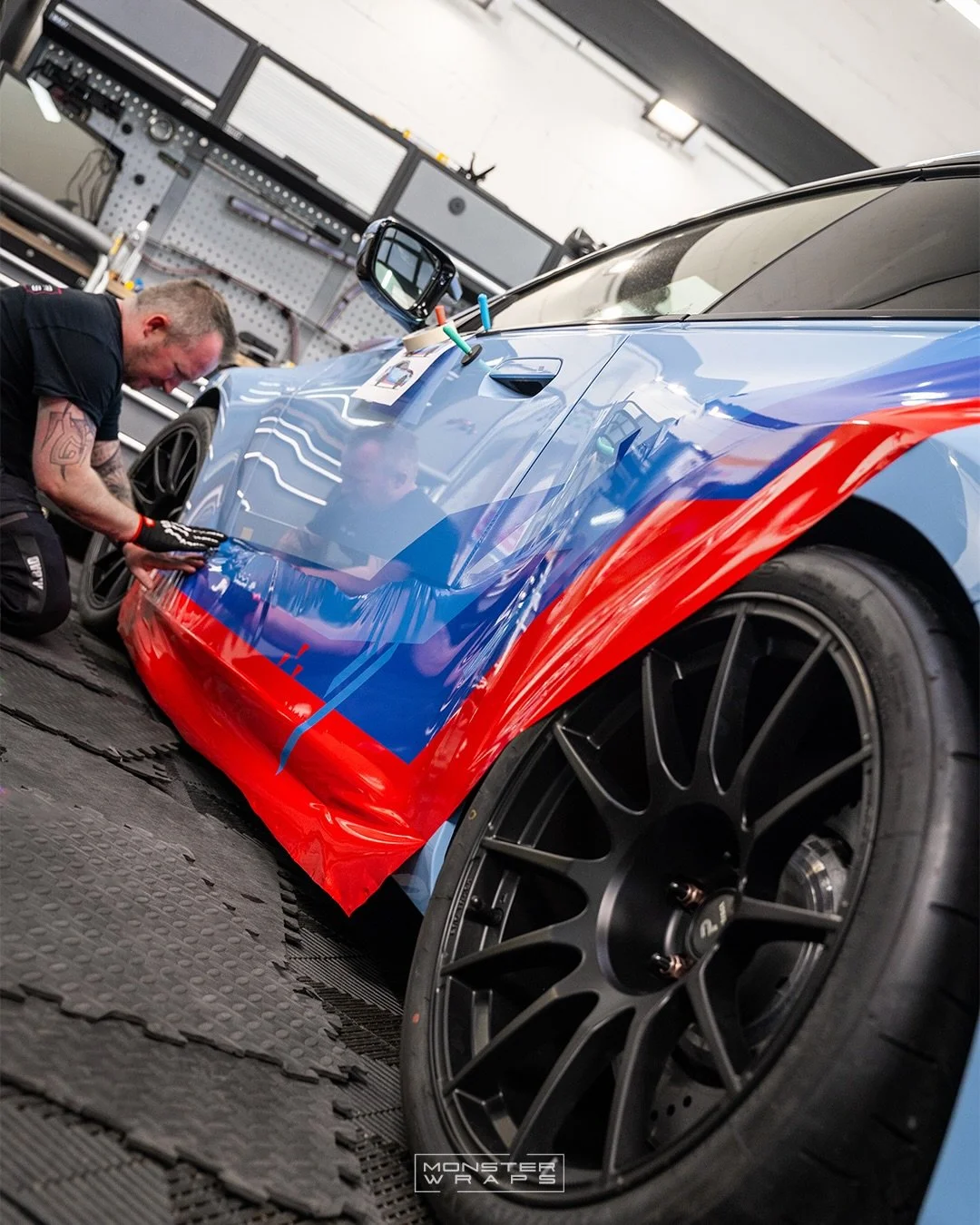 Some BTS of us spicing up this newly built G87 M2 from @worx_motorsport 😮&zwj;💨👊 with a custom designed M Performance inspired racing livery 🩵💙❤️ #M2G87

#racinglivery #monsterwraps