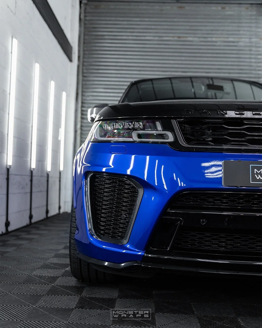 Sometimes you can&rsquo;t always buy the car you want in the colour that you want, so that&rsquo;s where we come in hand 💪👊 We recently wrapped the lower-half on this Range Rover #SVR with 3M 2080 Gloss Raspberry Blue 🔵⚫️

This colour is a great o