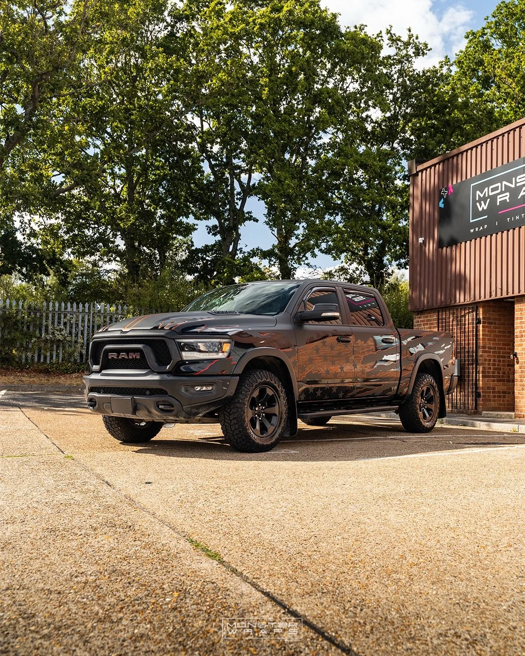 Stars and Stripes 🇺🇸⚫️✨ Dodge RAM 1500 Hemi completed with a full external colour change wrap in @3mfilmsuk Matte Dead Black 💀 Finished off with a custom distressed America flag look 👌😮&zwj;💨 

#matteblackwrap #monsterwraps