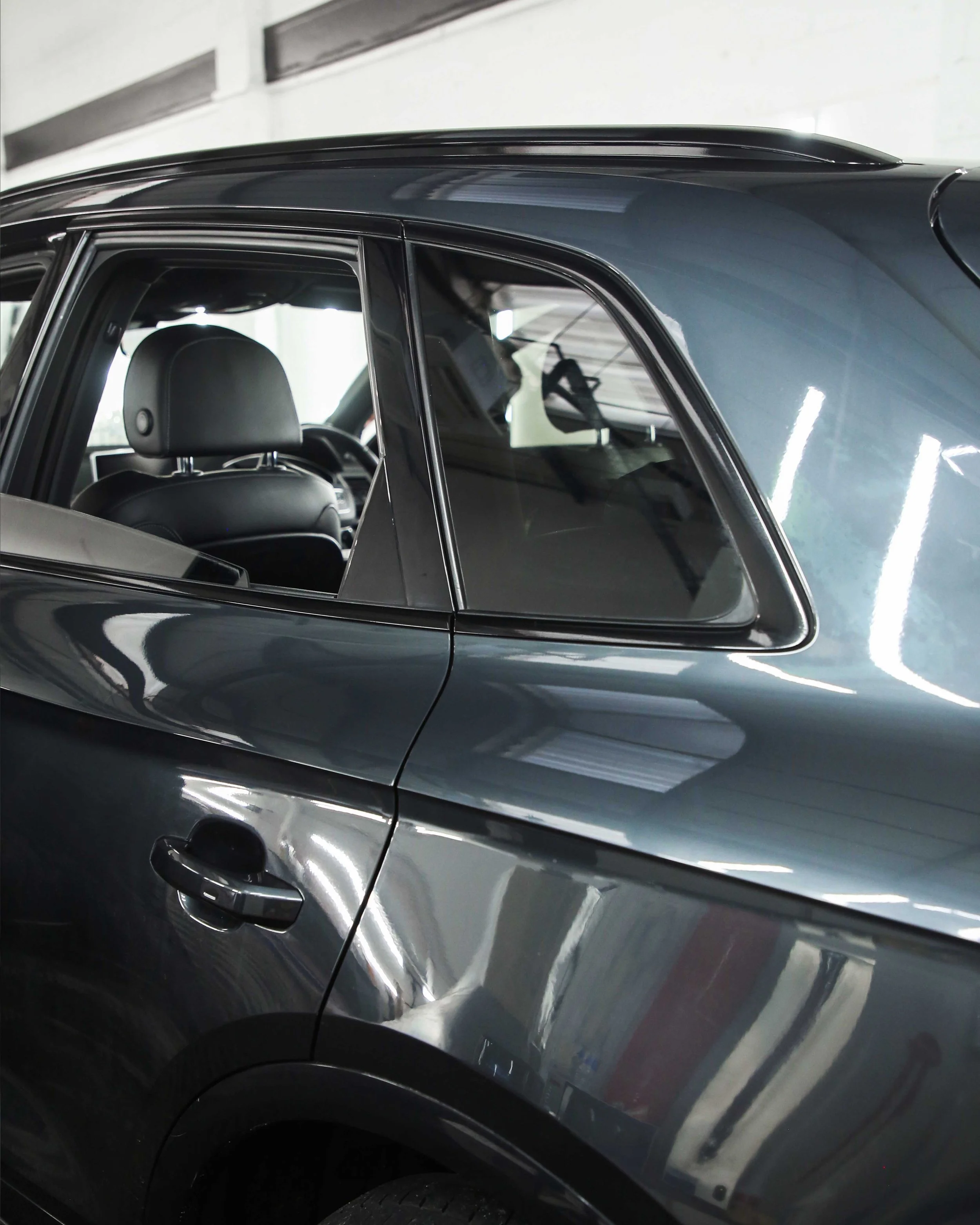 Audi Q5 SQ5 s-line chrome delete in gloss black