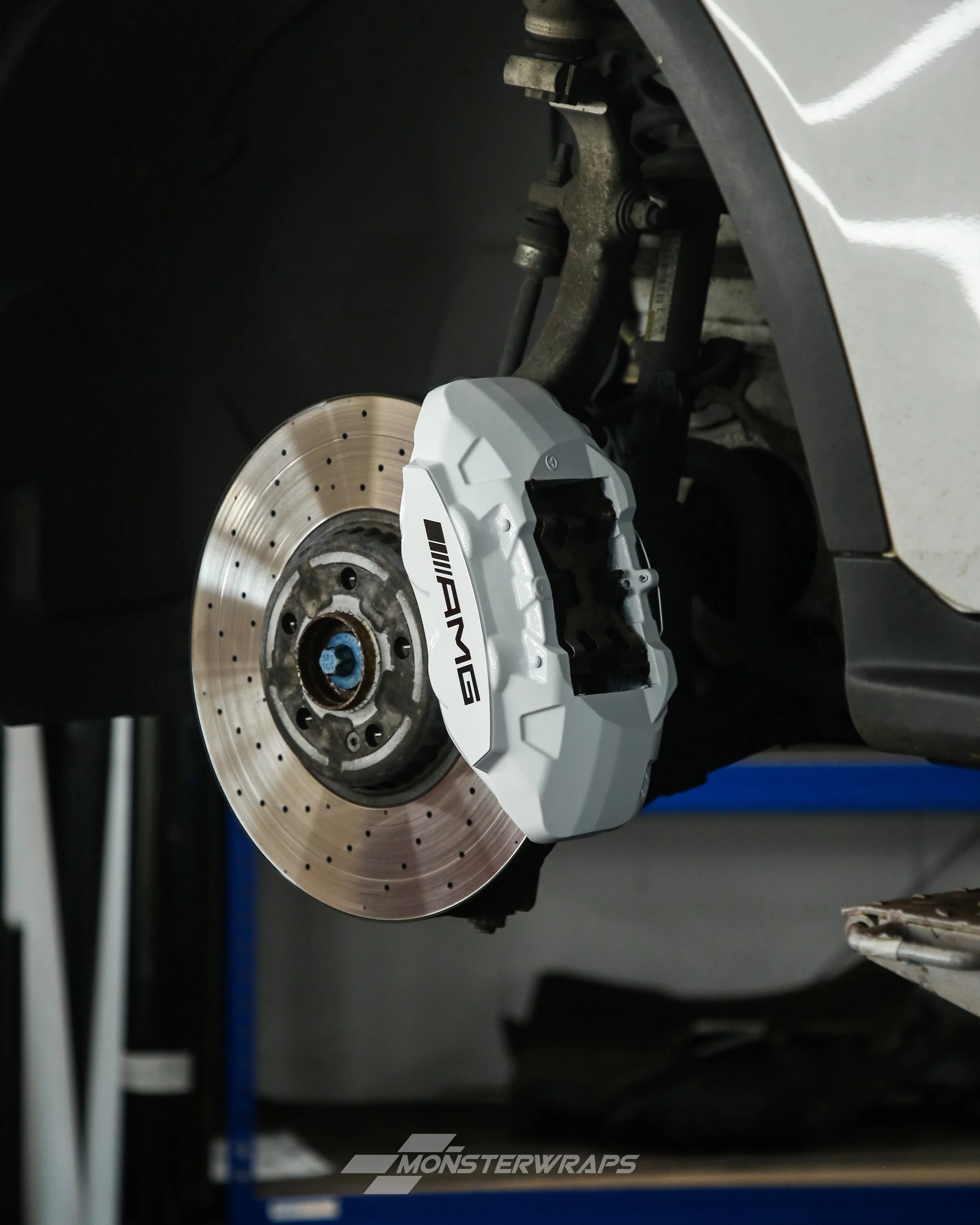 mercedes glc brake calipers painted in gloss white