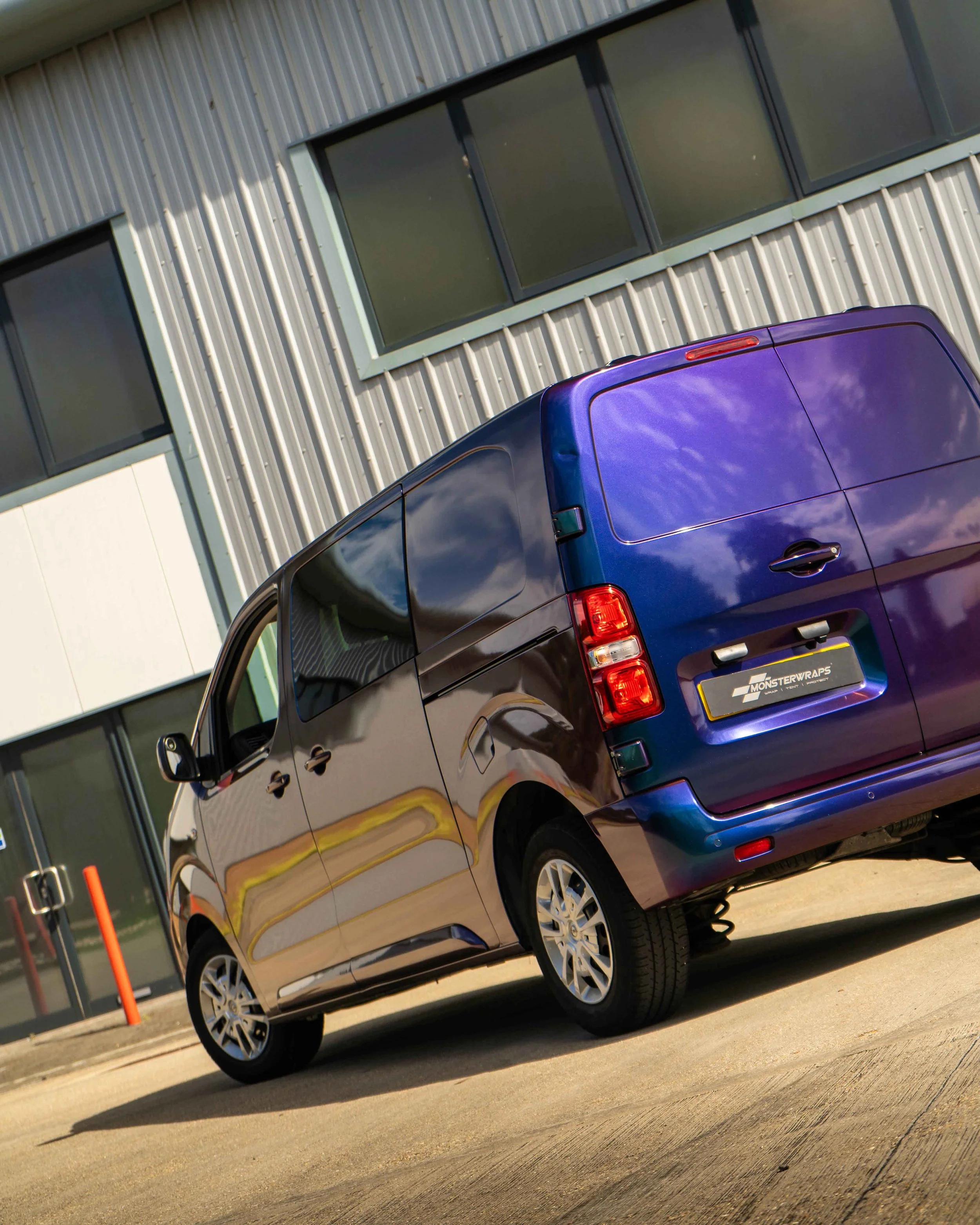 Vauxhall Vivaro - Gloss Flip Rushing Riptide - 11.jpg