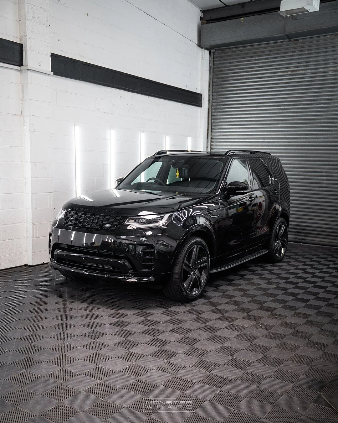 Land Rovery Discovery Disco 5 full-body gloss paint protection film PPF installation