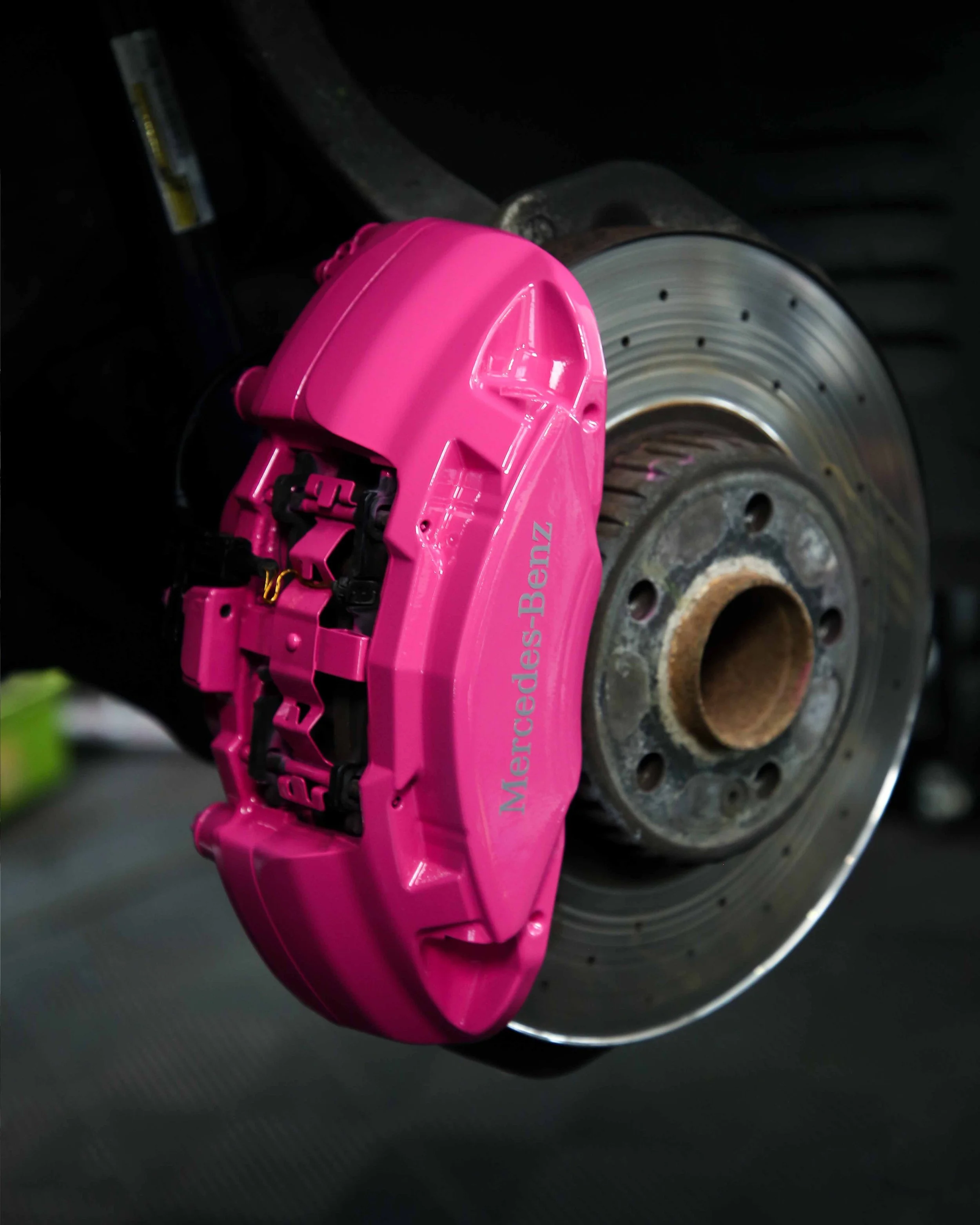 mercedes c220d brake calipers painted gloss pink