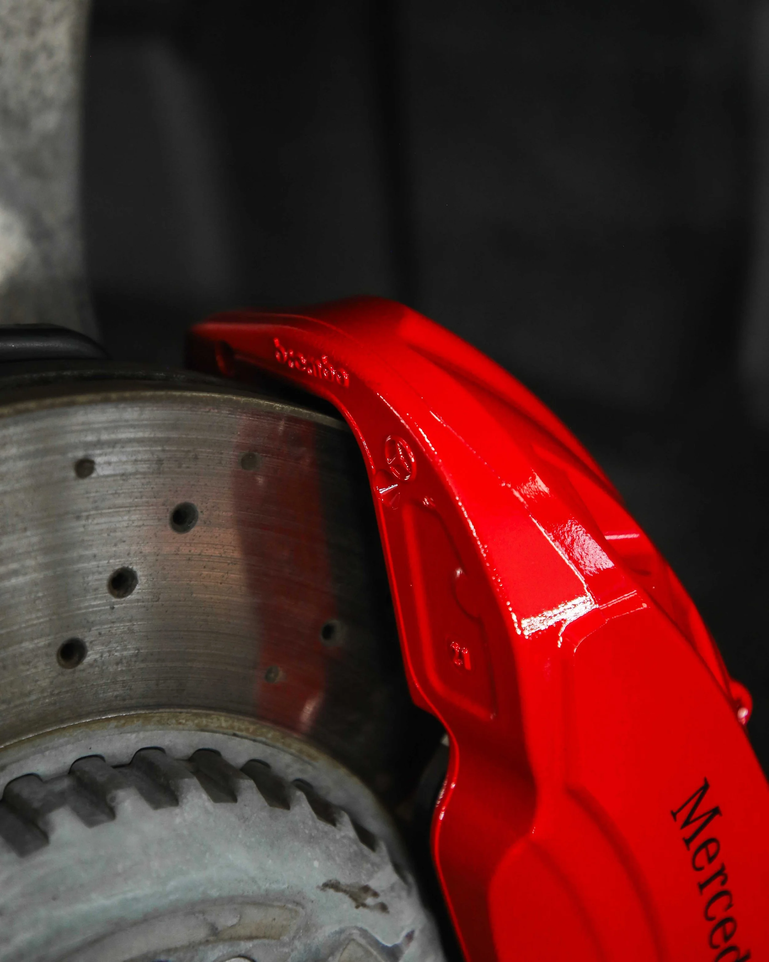 Merc C300d - Dechrome + Calipers - 1.jpg