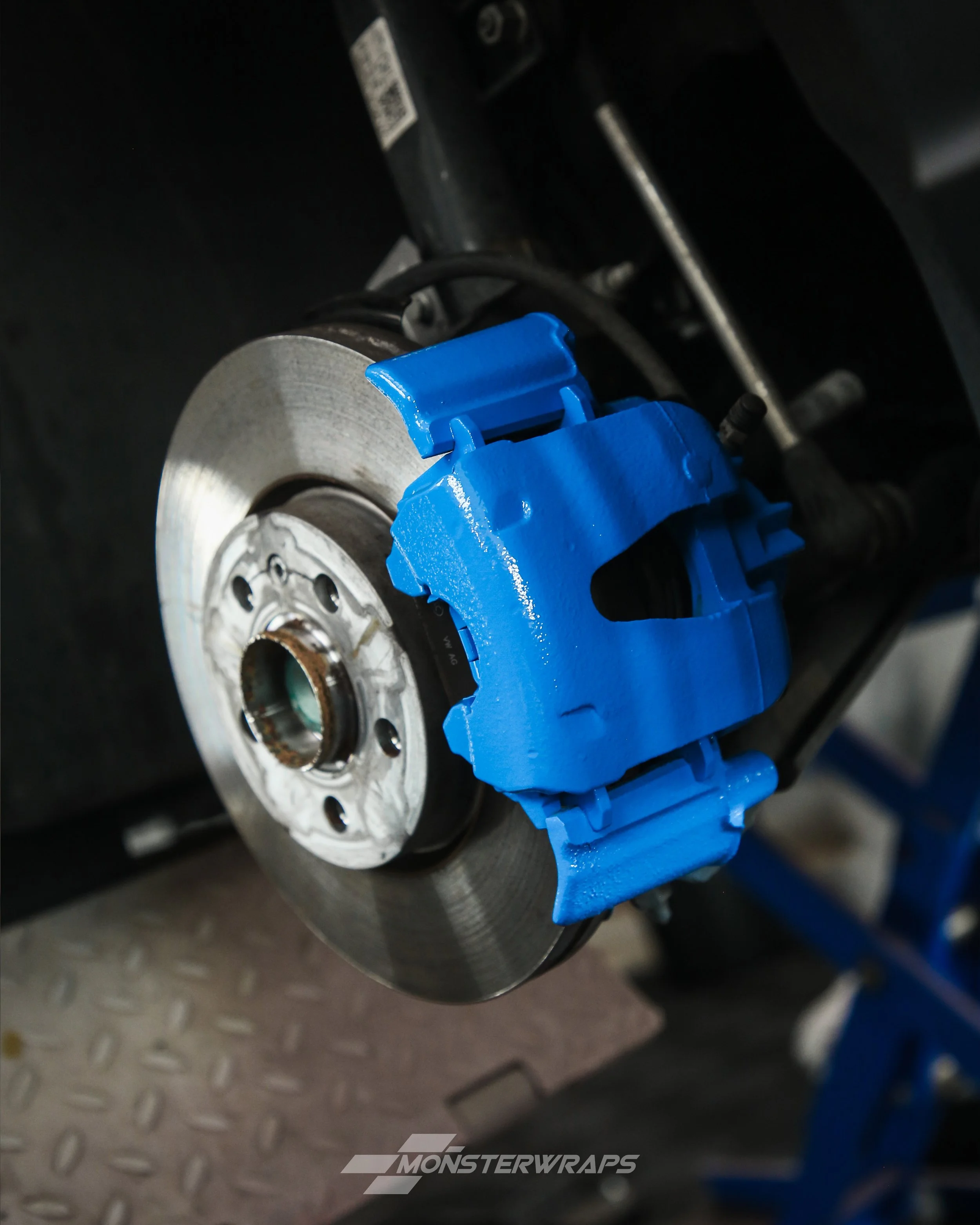 volkwagen VW taigo brake calipers painted in gloss bright grabber blue