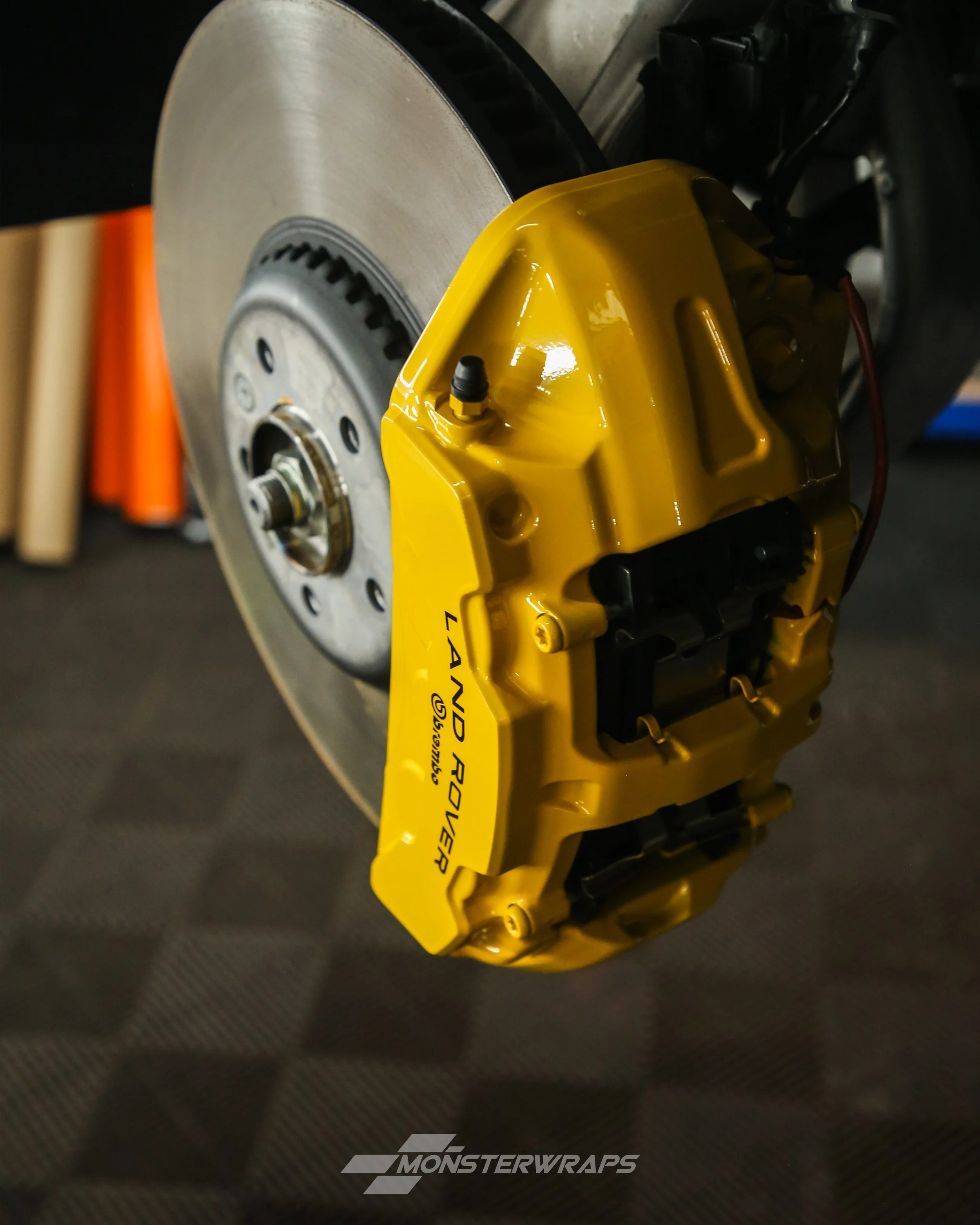 range rover sport autobiography L460 brake calipers painted in gloss bright yellow