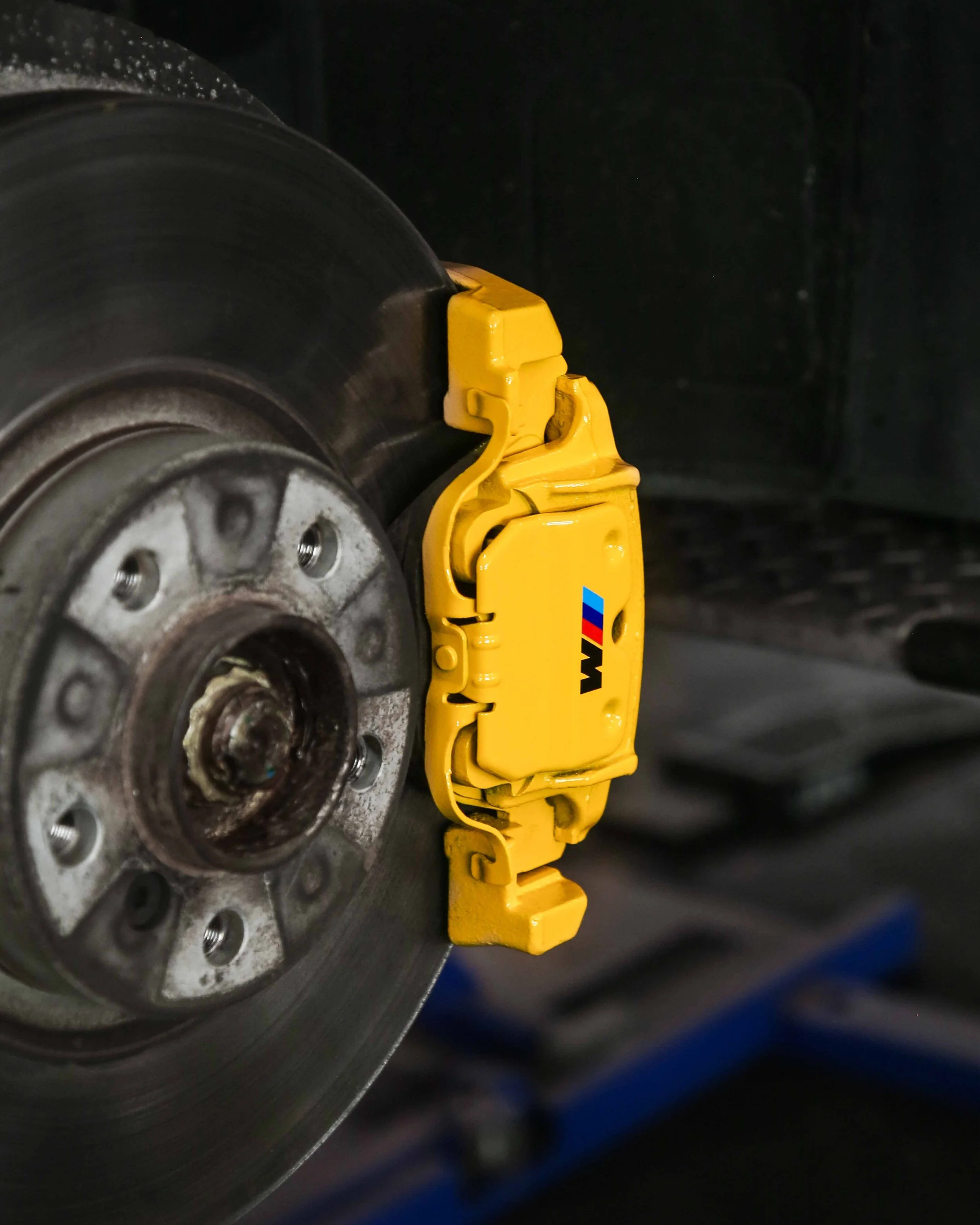 bmw x5 brake calipers painted gloss bright yellow