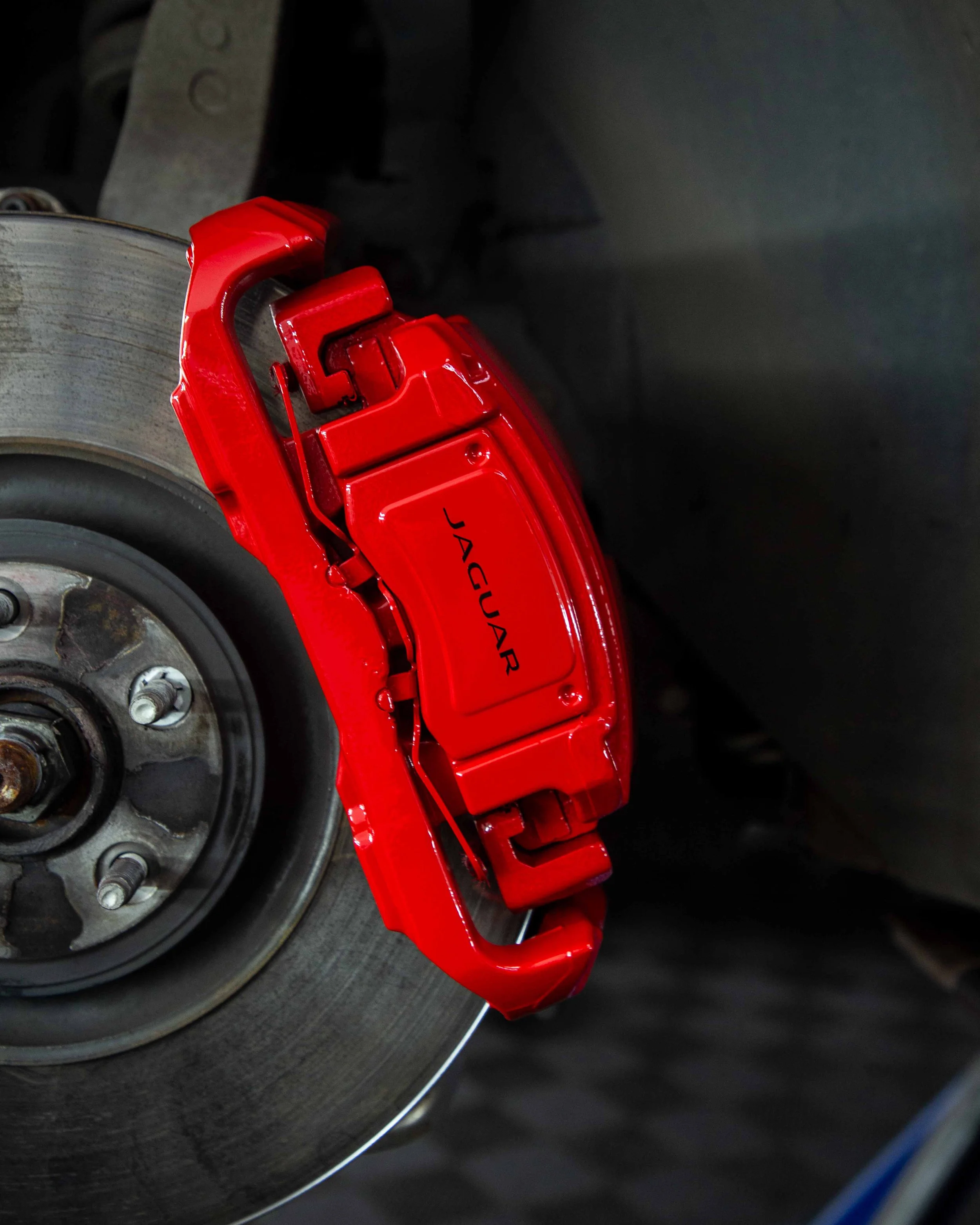 jaguar f type calipers painted gloss red