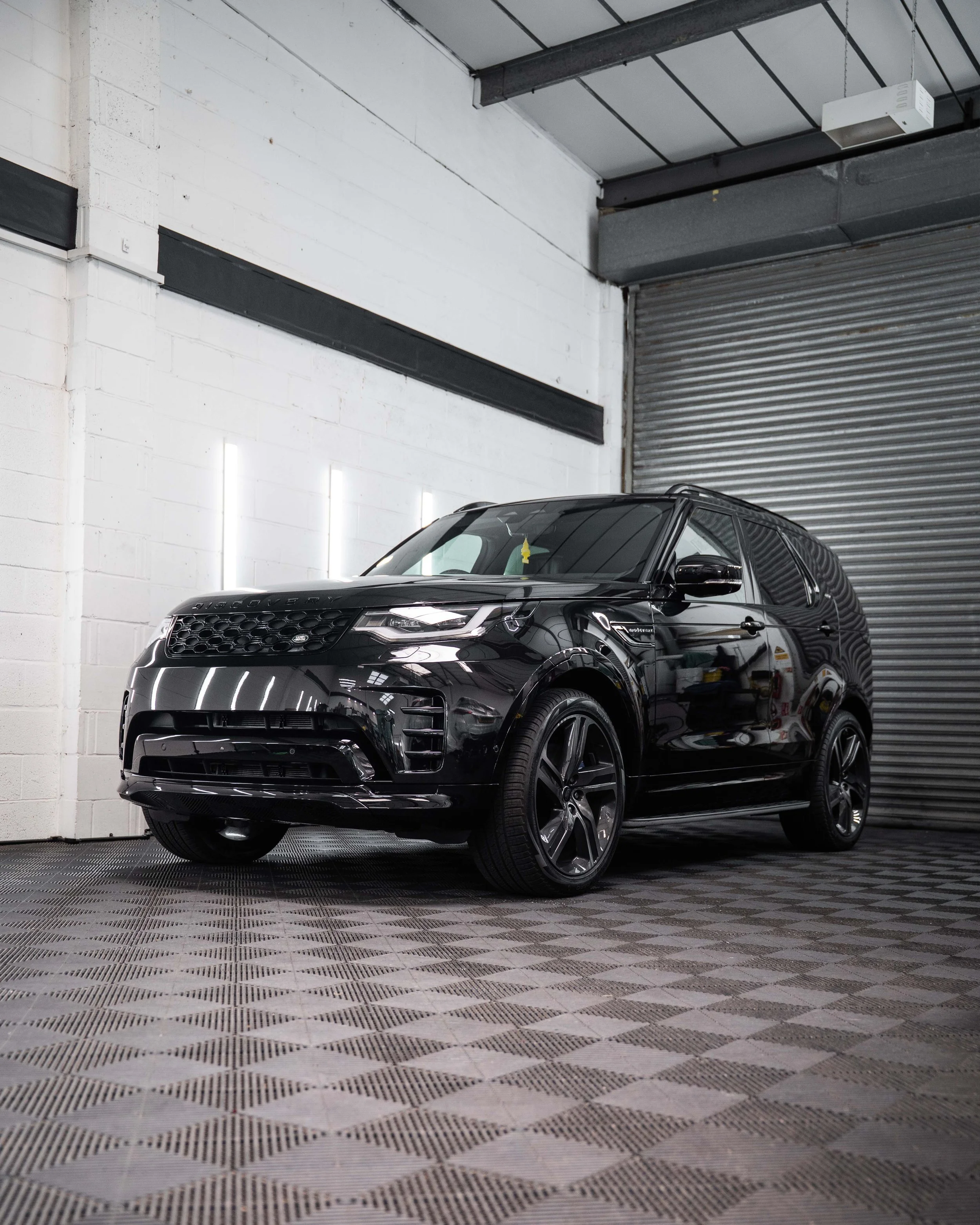 Land Rovery Discovery Disco 5 full-body gloss paint protection film PPF installation