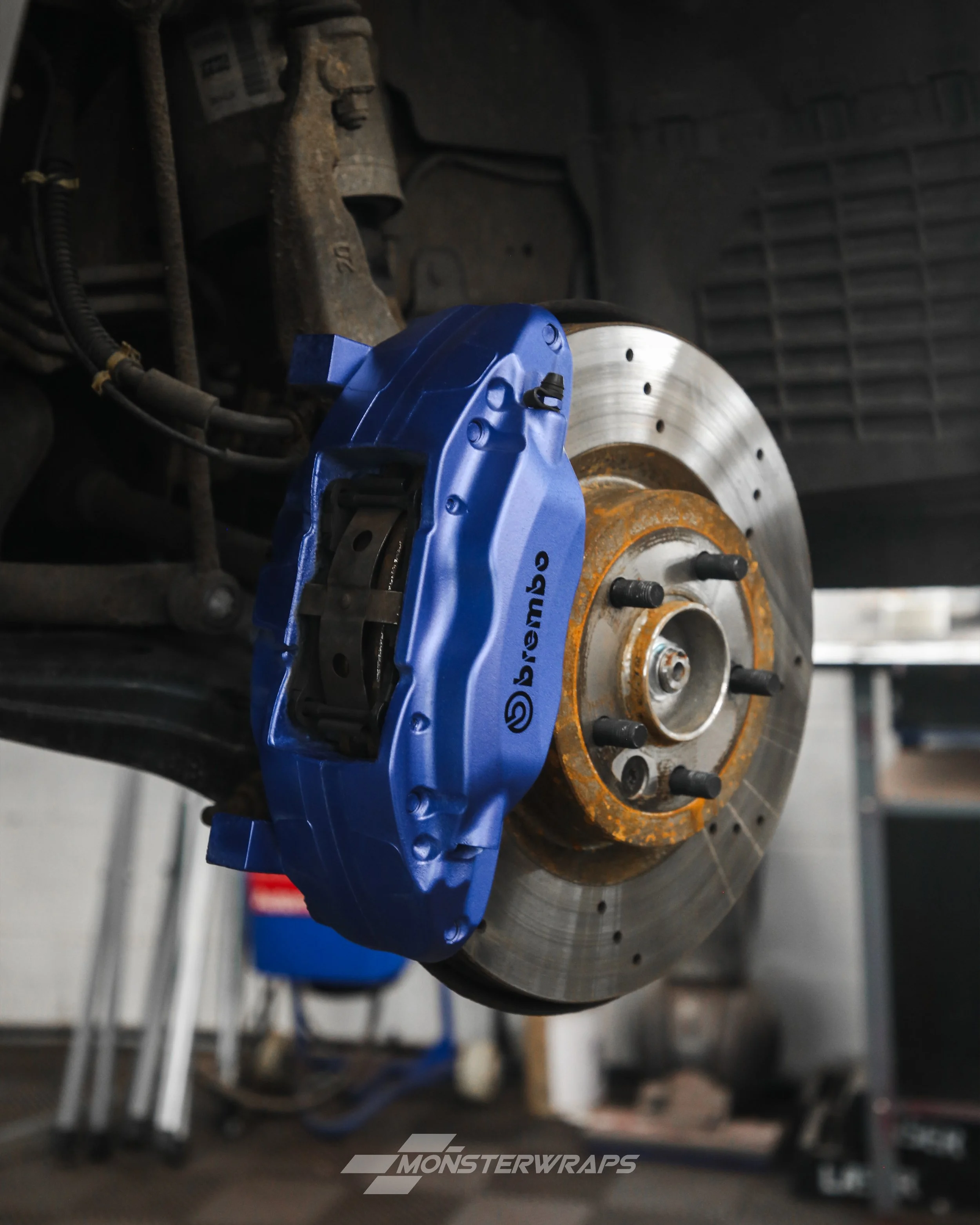 range rover sport brake calipers painted in matte blue metallic with brembo decals