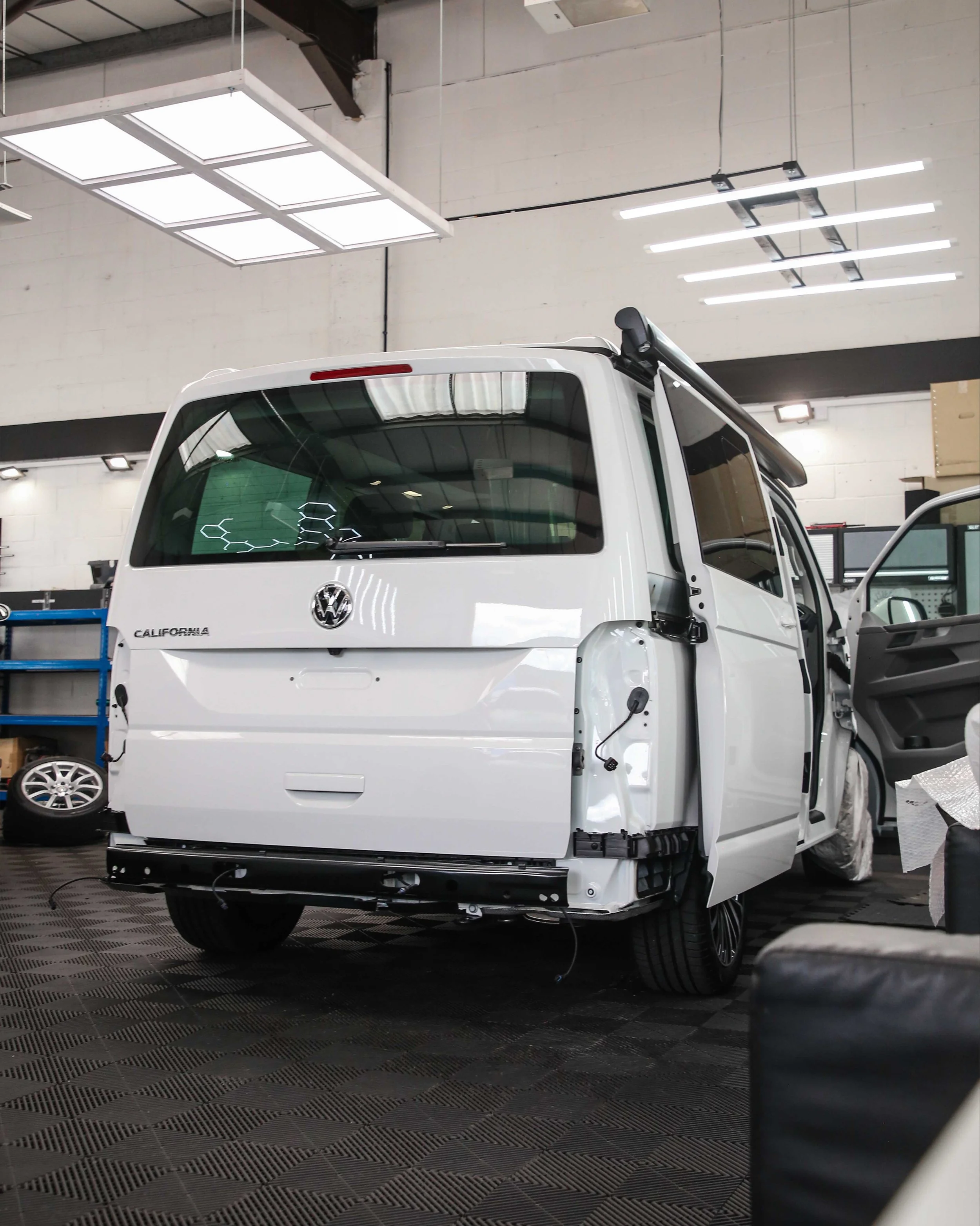 VW T6.1 California - Gloss Pearl Green - 1.jpg