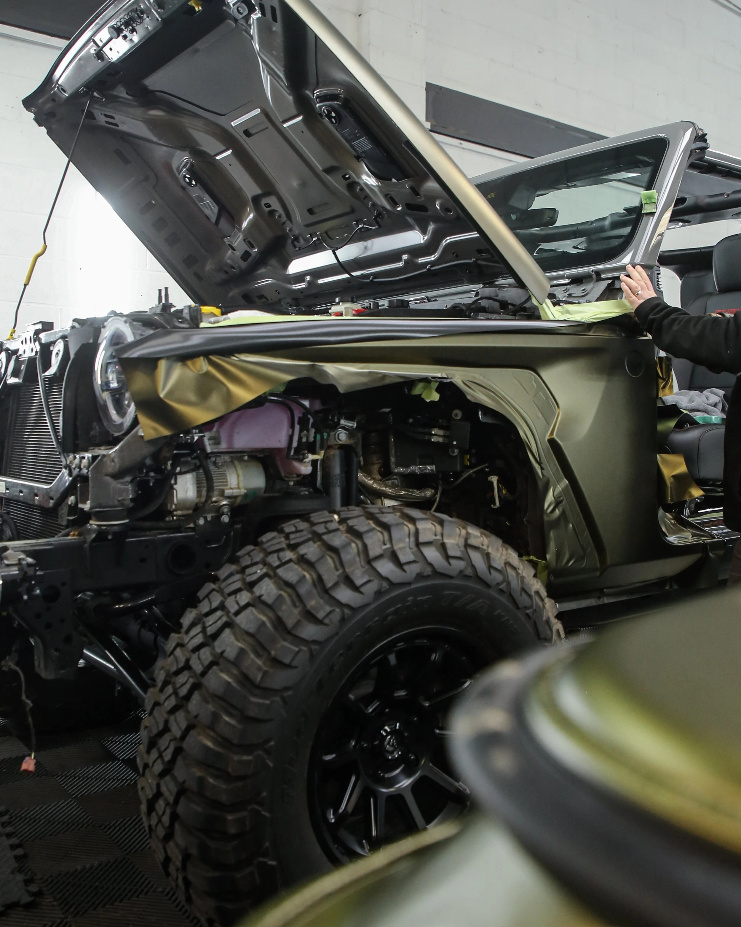 Jeep Wrangler - Golden Black Matte - 4.jpg