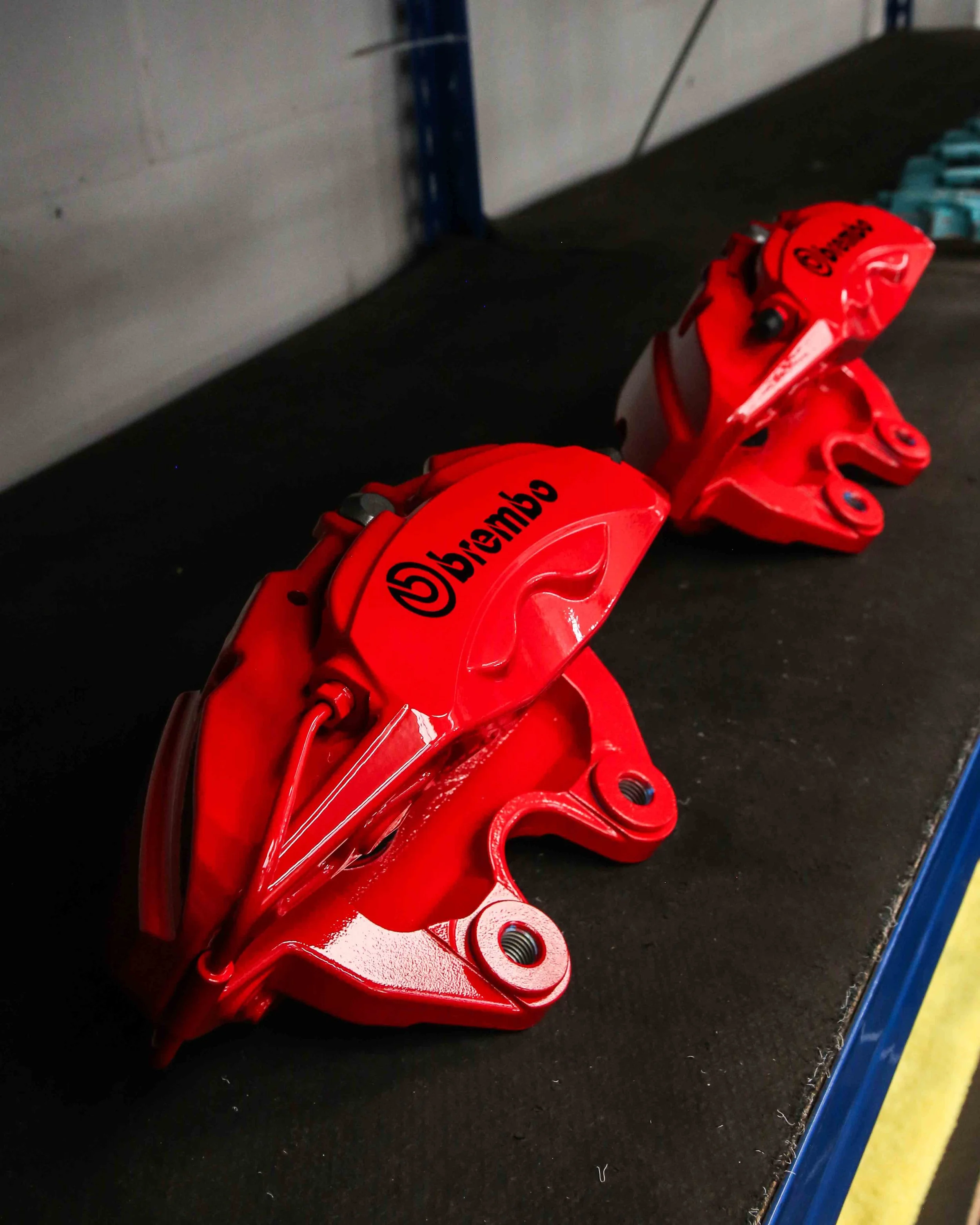 ford focus RS MK3 brake calipers painted in gloss performance red