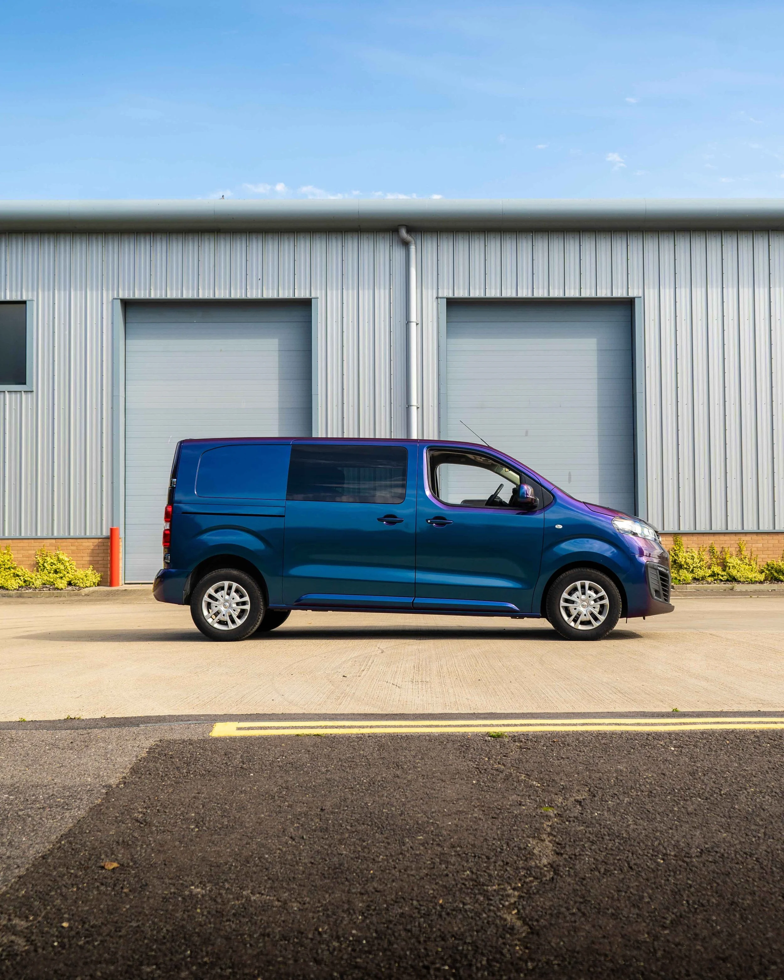 Vauxhall Vivaro - Gloss Flip Rushing Riptide - 14.jpg