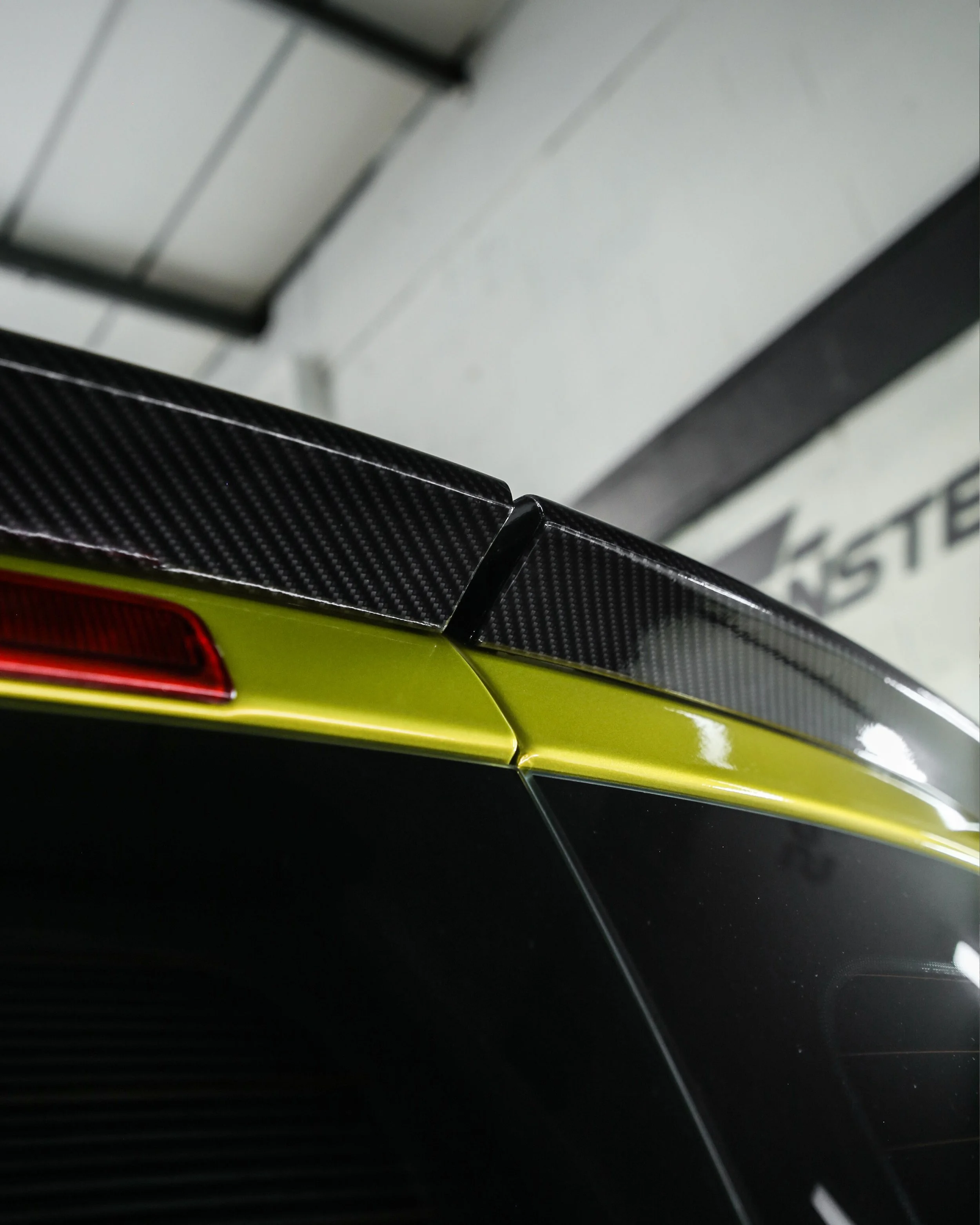 volkswagen caddy roof wrapped in 3M high gloss carbon fibre wrapping vinyl