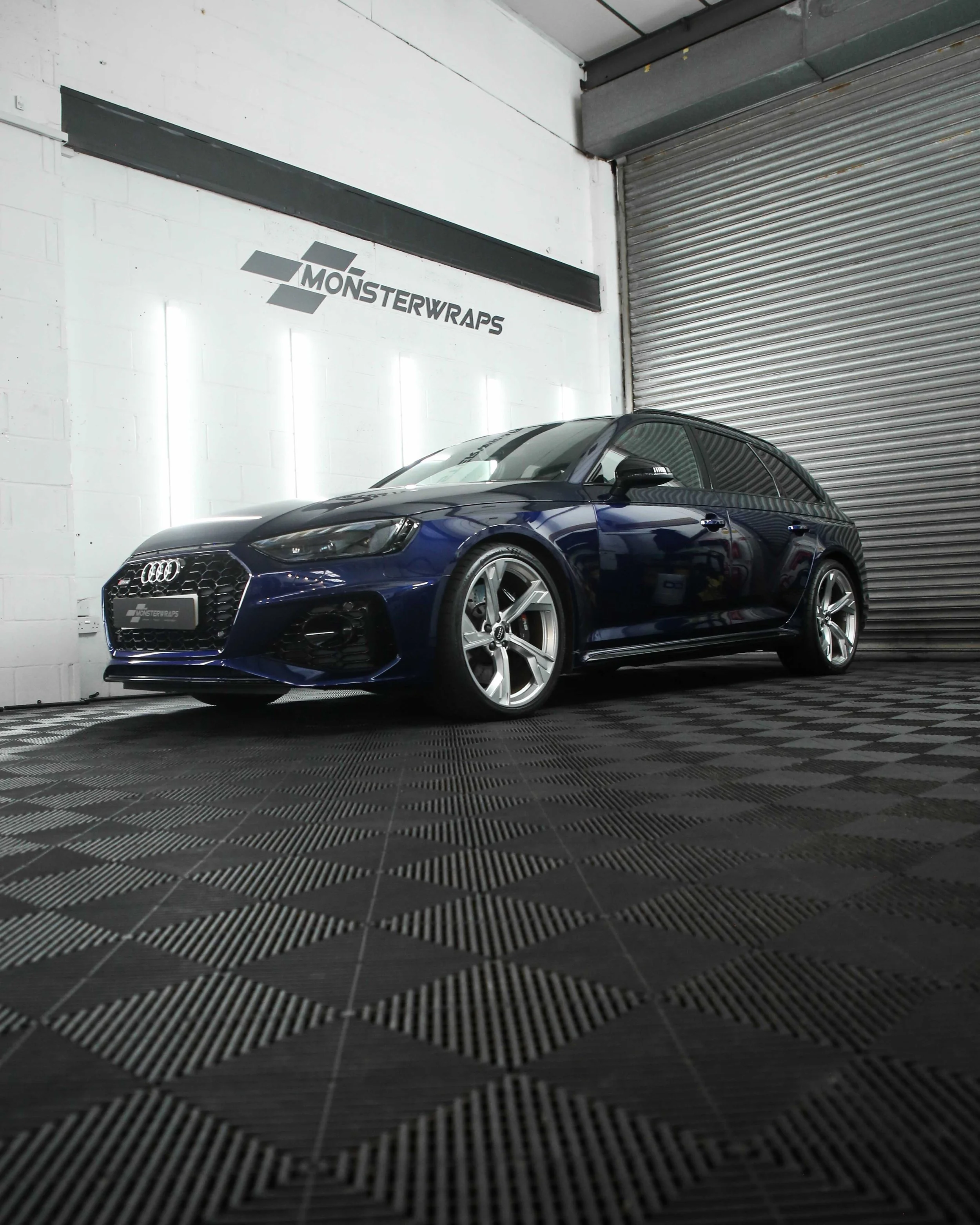 Audi RS4 B9 stage 1 machine polish, cermaic hydrophobic protective coating, black pack chrome delete