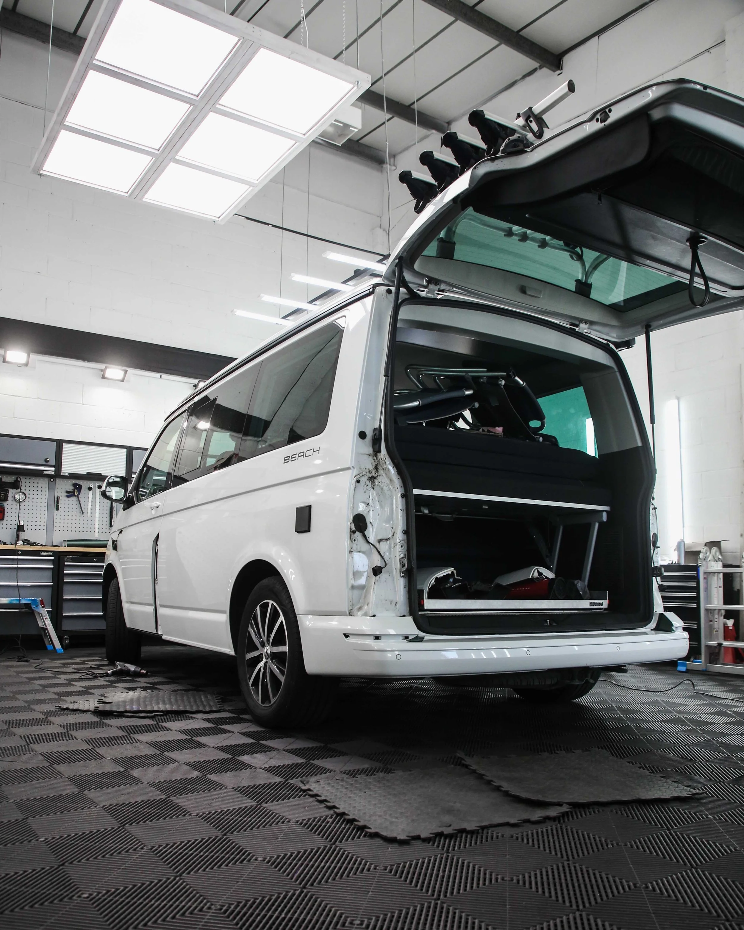 VW T6 California - Matte Pine Green - 1.jpg