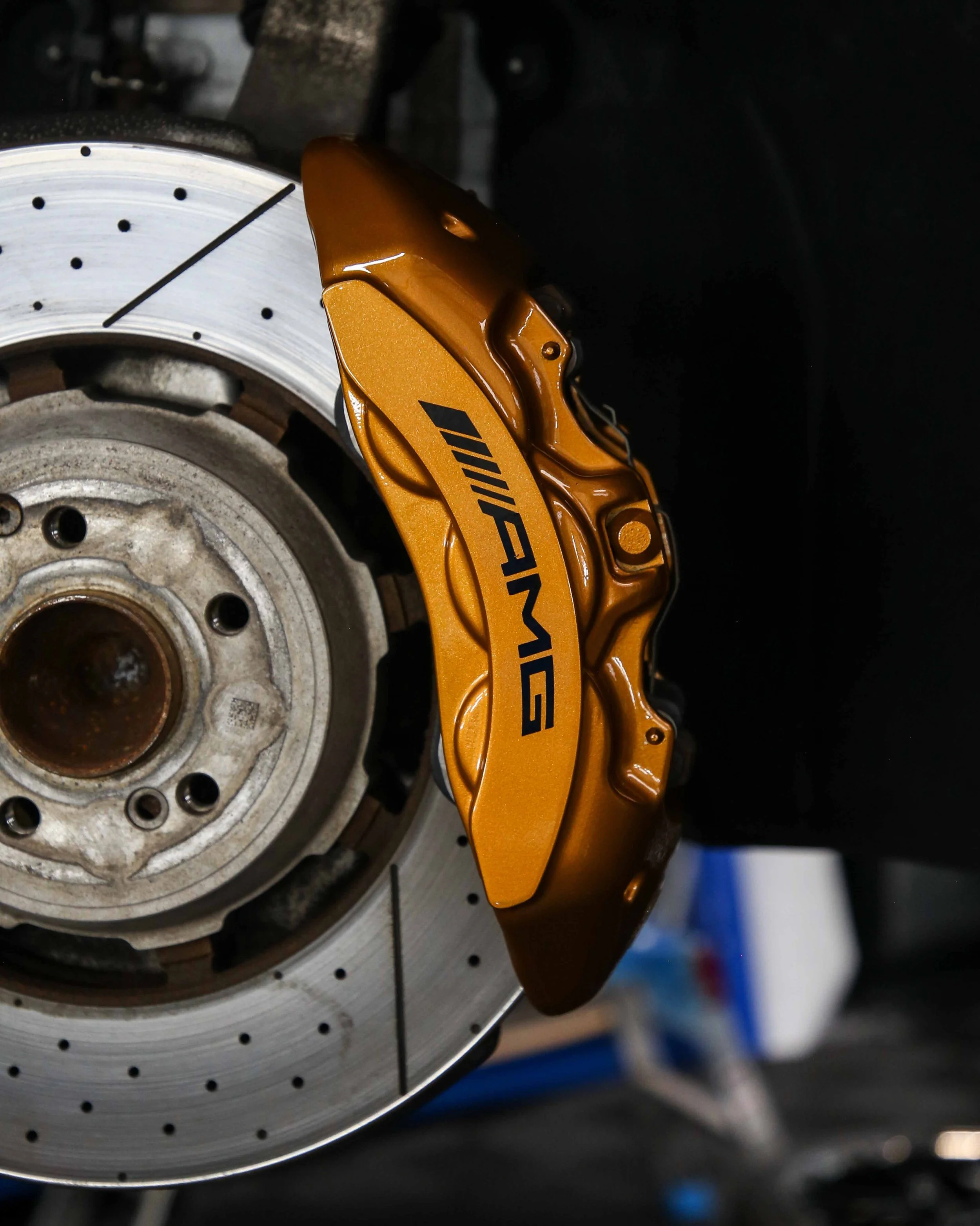 mercedes amg c63 brake calipers painted in copper metallic
