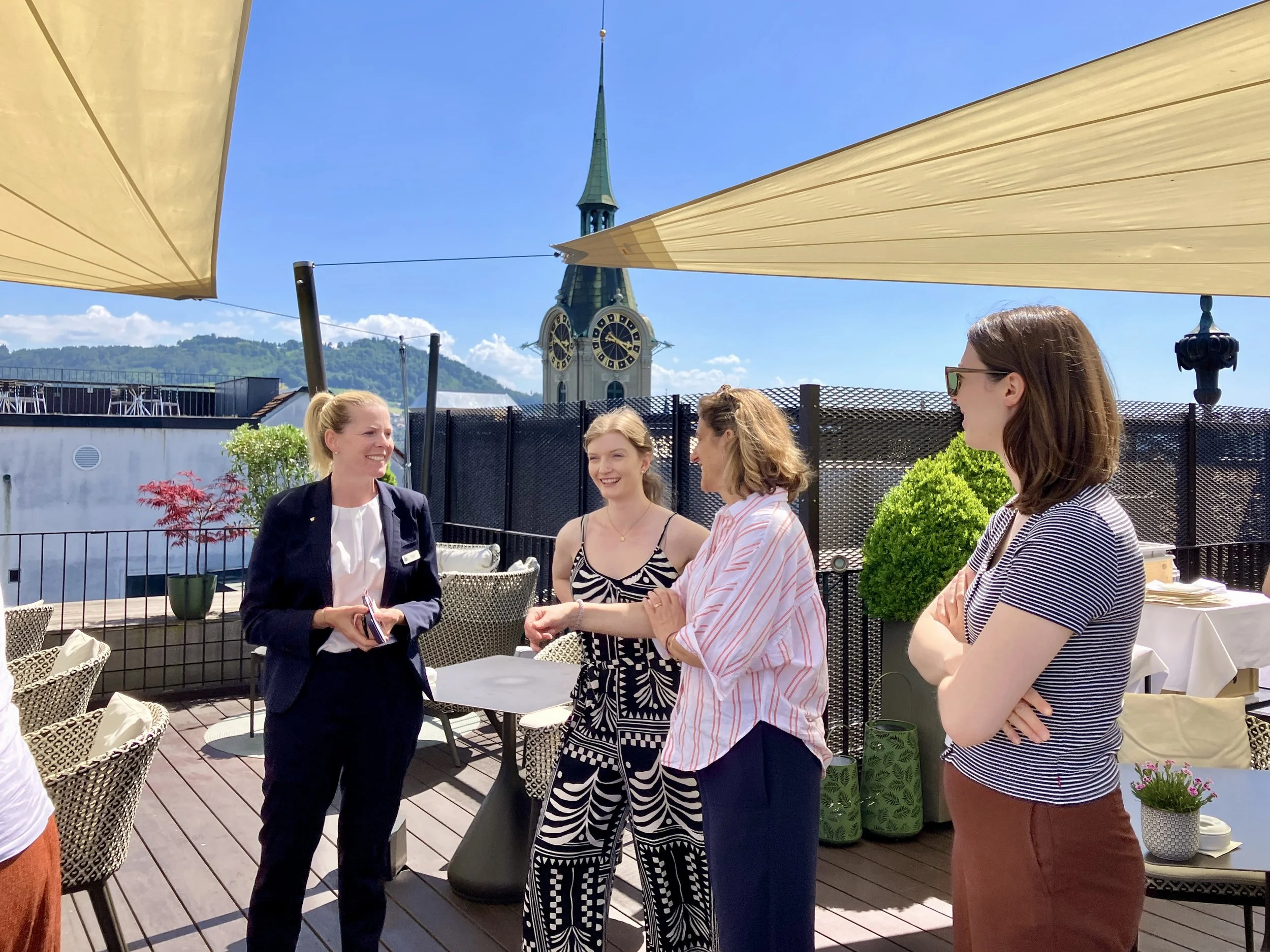 Besichtigung auf der Dachterrasse des Hotel Schweizerhof in Bern
