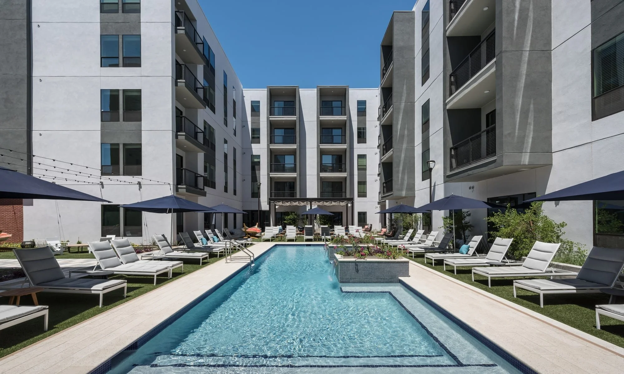 AZ MULTIFAMILY: The Astor at Osborn • 191 units • pre-cast parking garage • type III construction • $28M