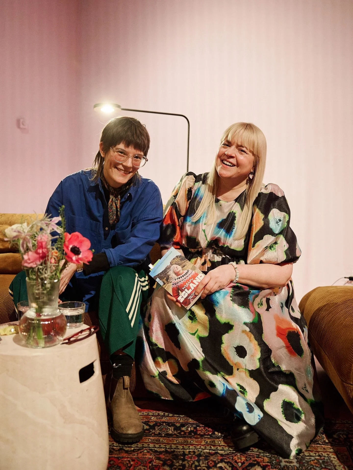 Die Buchpremiere von &bdquo;Mein Island&ldquo; war so &uuml;berw&auml;ltigend und gleichzeitig so sch&ouml;n, dass ich ein paar Tage brauchte, um alle Eindr&uuml;cke, Gespr&auml;che und Umarmungen zu verarbeiten. Zum Gl&uuml;ck hat Svenja Gr&auml;fen