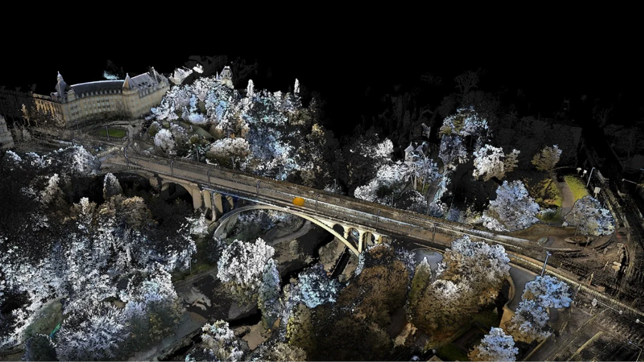 Scanning of a complete urban area with large buildngs and a bridge over a valley and hundres of trees.