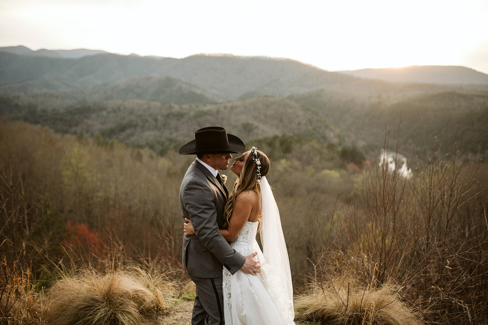 intimate-blue-ridge-wedding-asheville-elopement-photographer5Y6A4399_websize.jpg