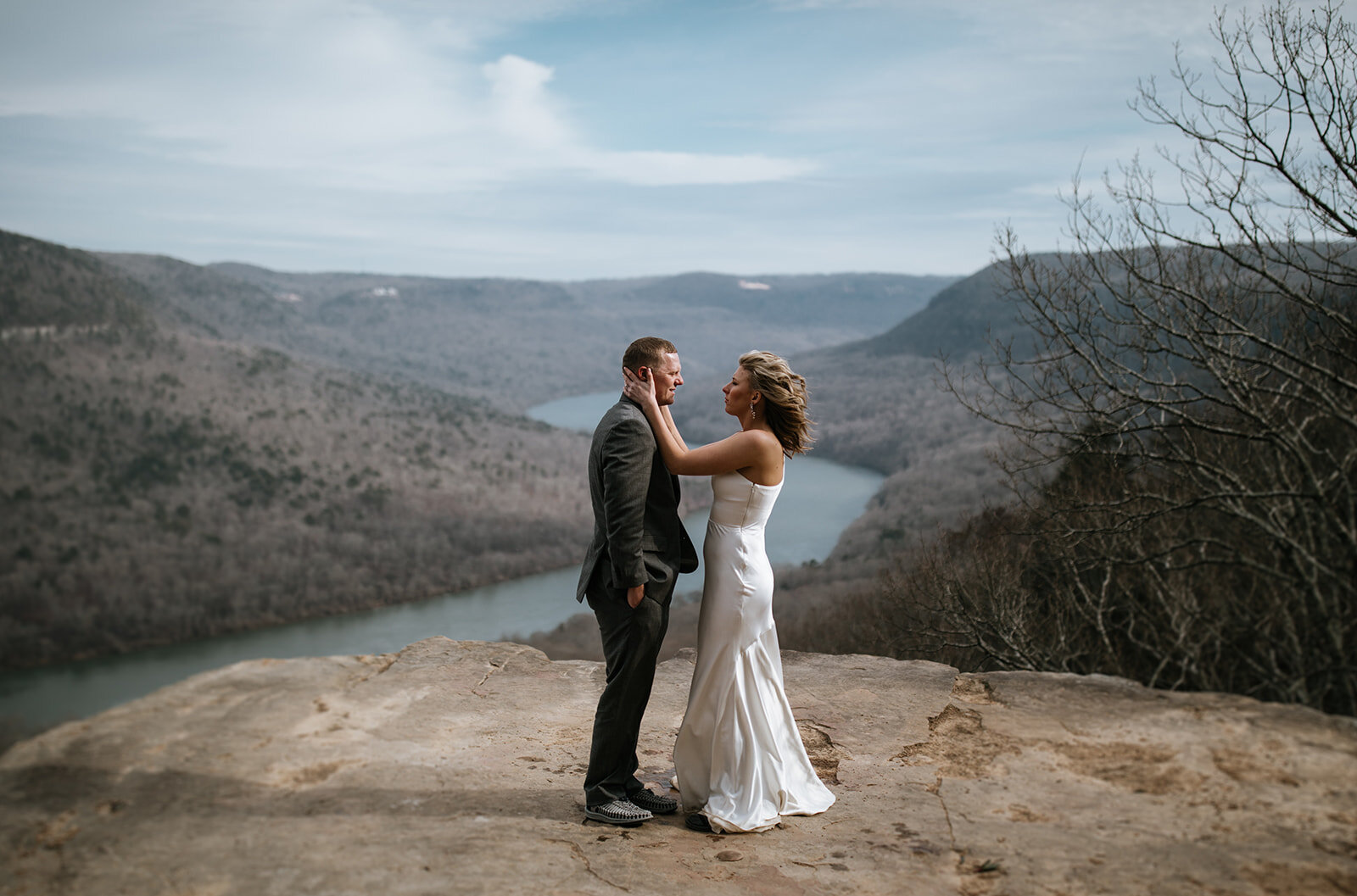 snoopers-rock-adventure-elopement-chattanooga-wedding-photographerfoster-falls-elopement-chattanooga-wedding-photographer-471_websize.jpg