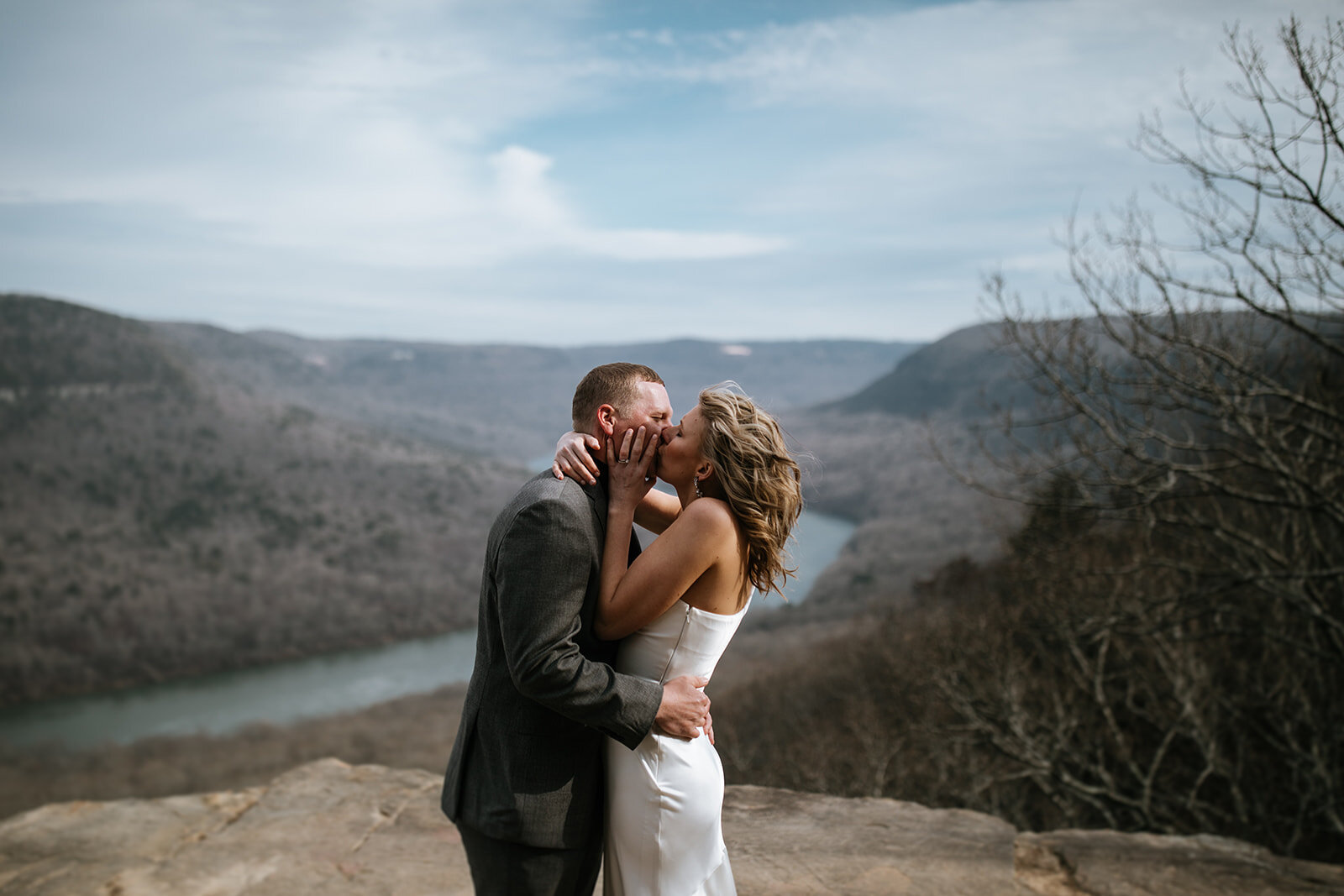 snoopers-rock-adventure-elopement-chattanooga-wedding-photographerfoster-falls-elopement-chattanooga-wedding-photographer-485_websize.jpg