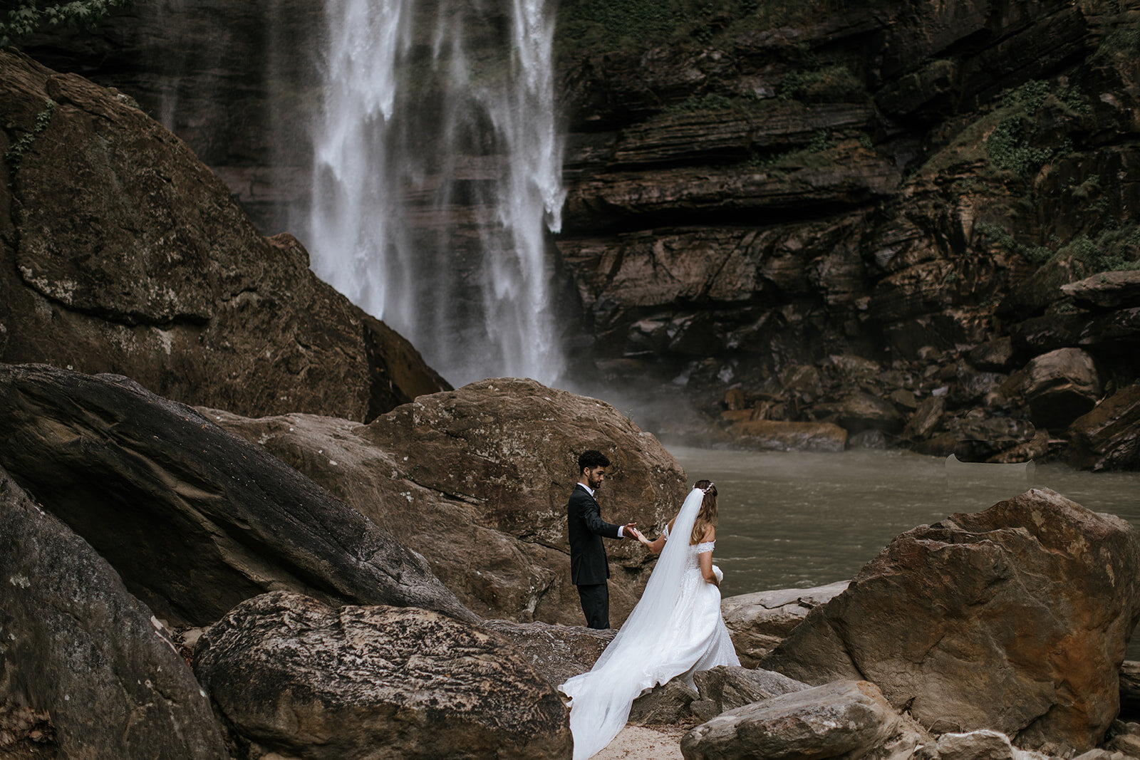 waterfall-wedding-at-toccoa-falls-blue-ridge-elopement-photographer-803_websize.jpg