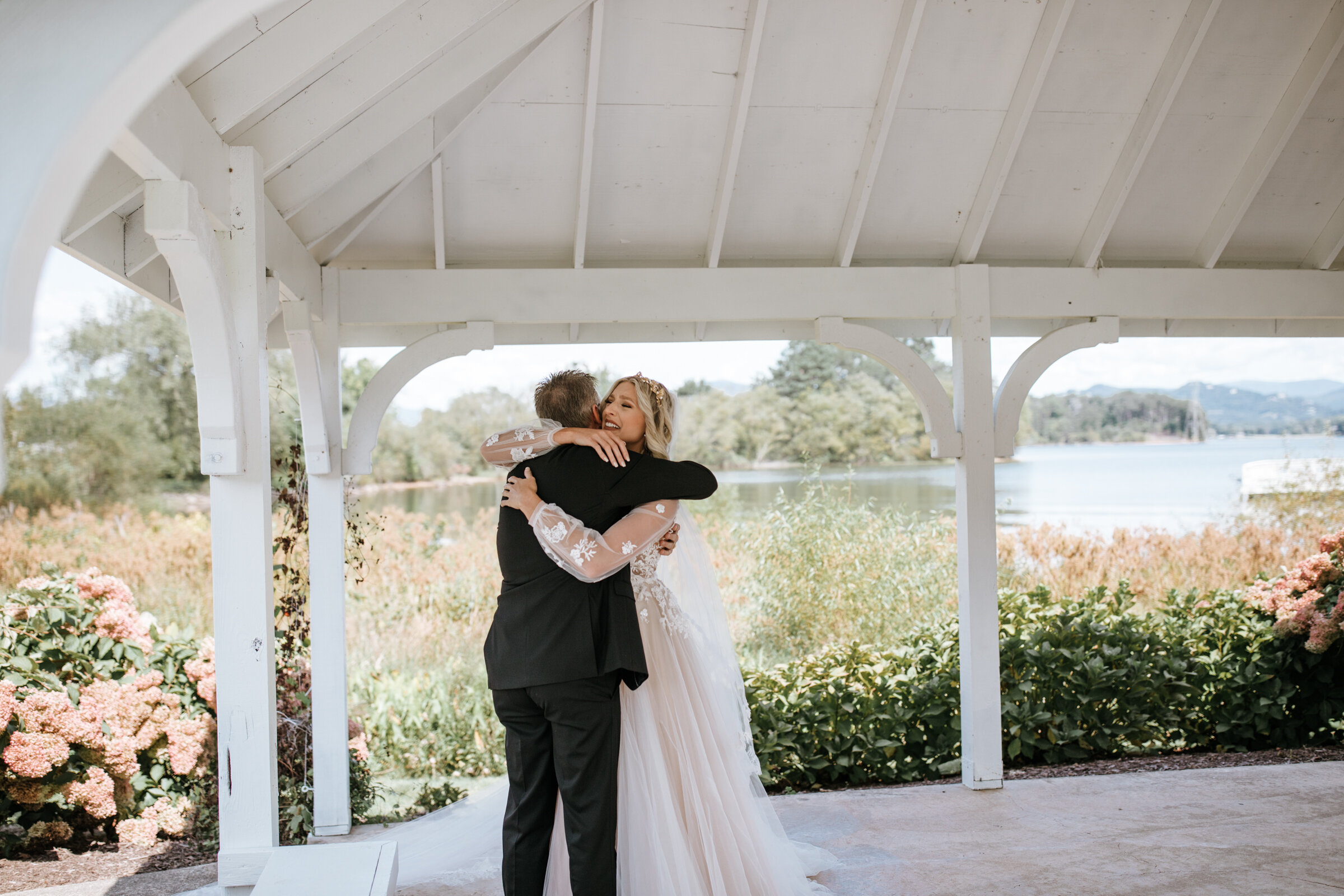 asheville-elopement-photographer-lake-chatuge-wedding-elope-in-blue-ridge-mountains-19.jpg