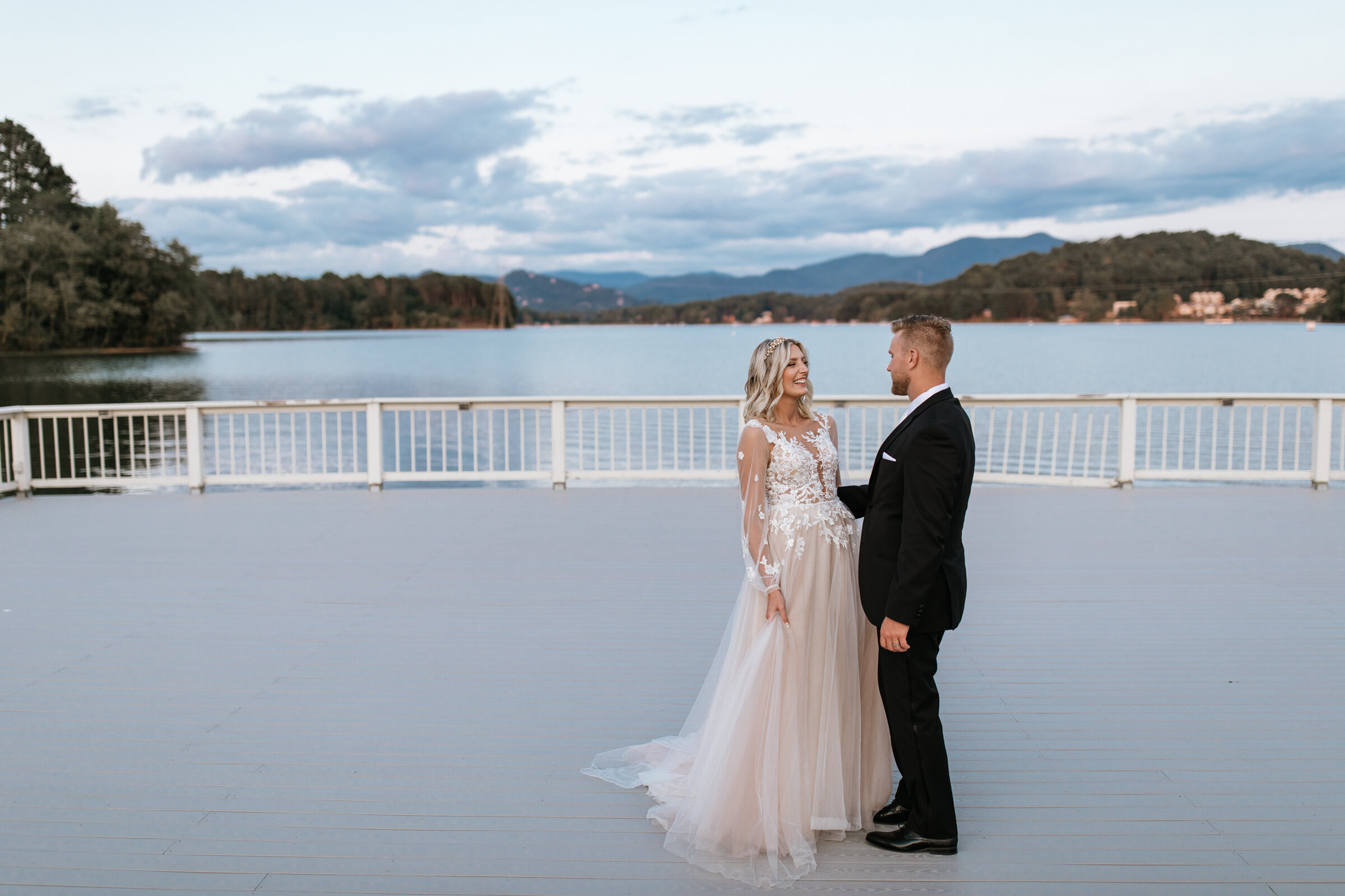 asheville-elopement-photographer-lake-chatuge-wedding-elope-in-blue-ridge-mountains-114.jpg