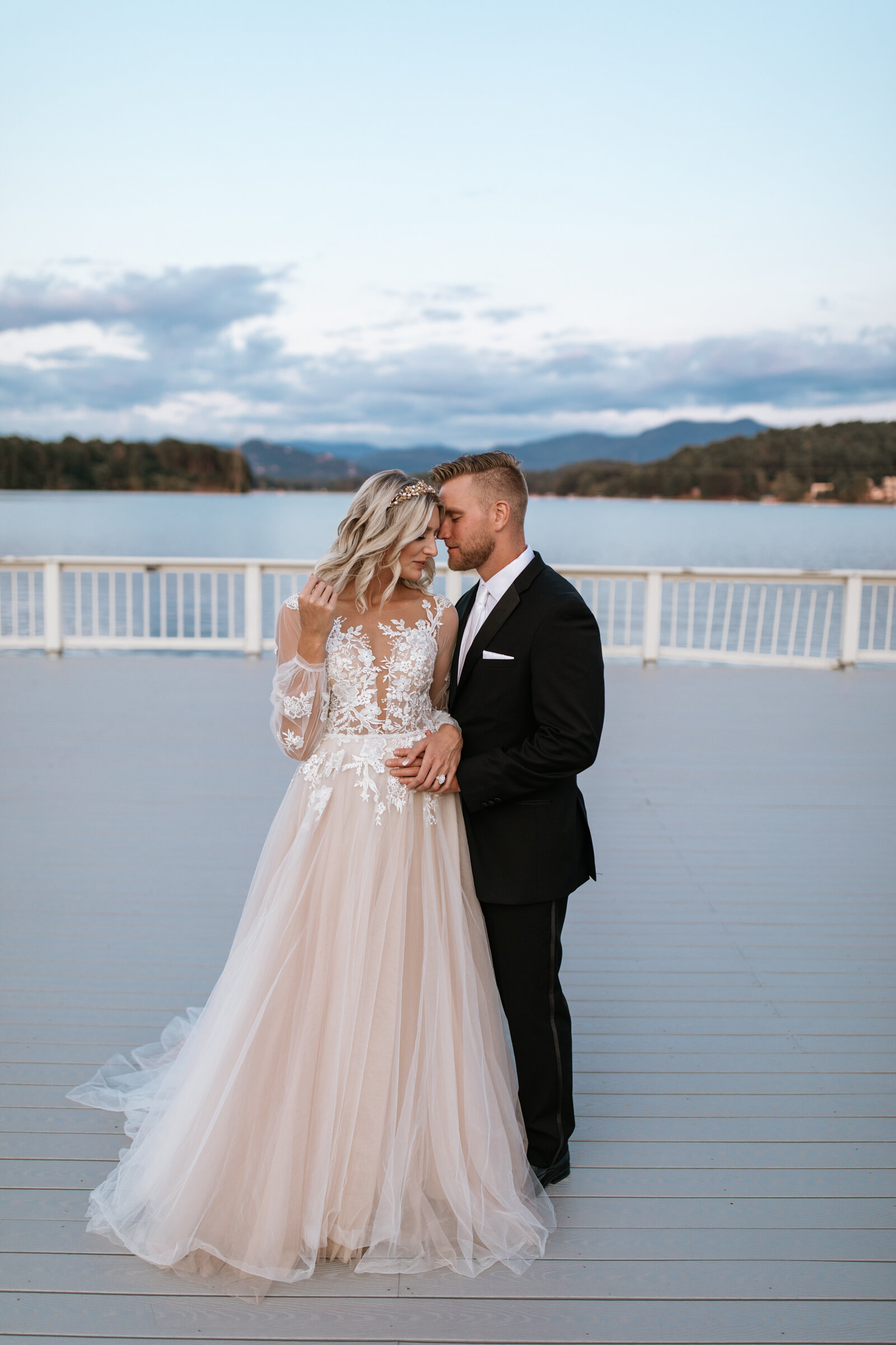 asheville-elopement-photographer-lake-chatuge-wedding-elope-in-blue-ridge-mountains-120.jpg