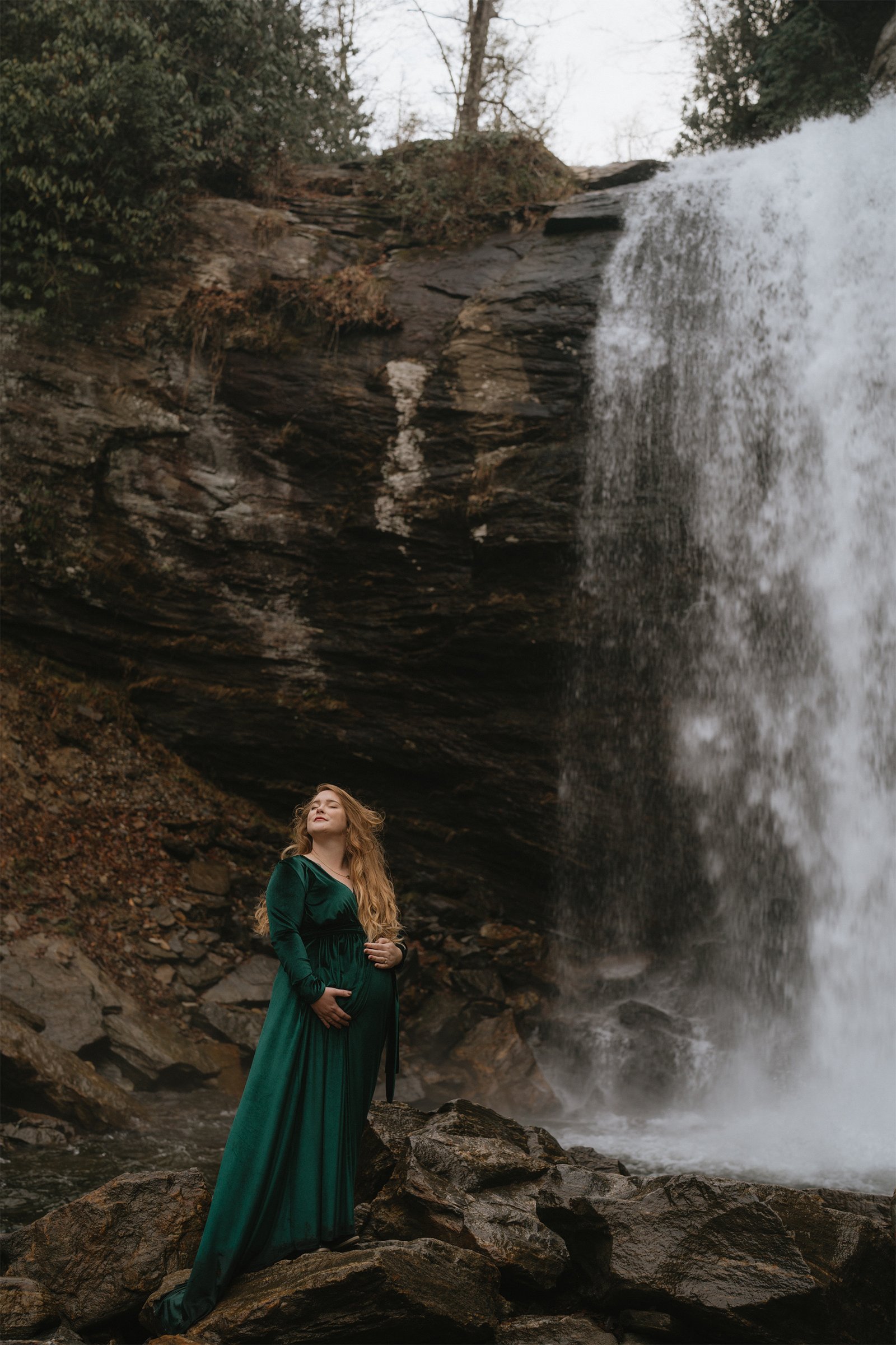 Looking-glass-falls-photoshoot-Asheville-elopement-photographer 18.jpg
