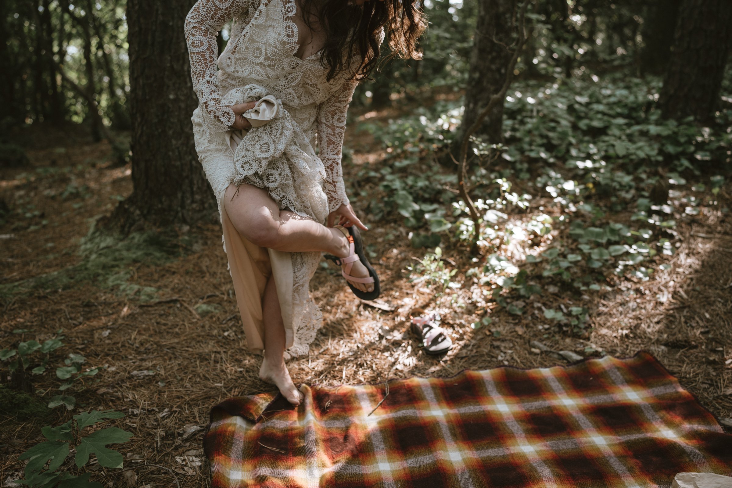 hawksbill-mountain-trail-elopement-asheville-elopement-photographer-152.jpg