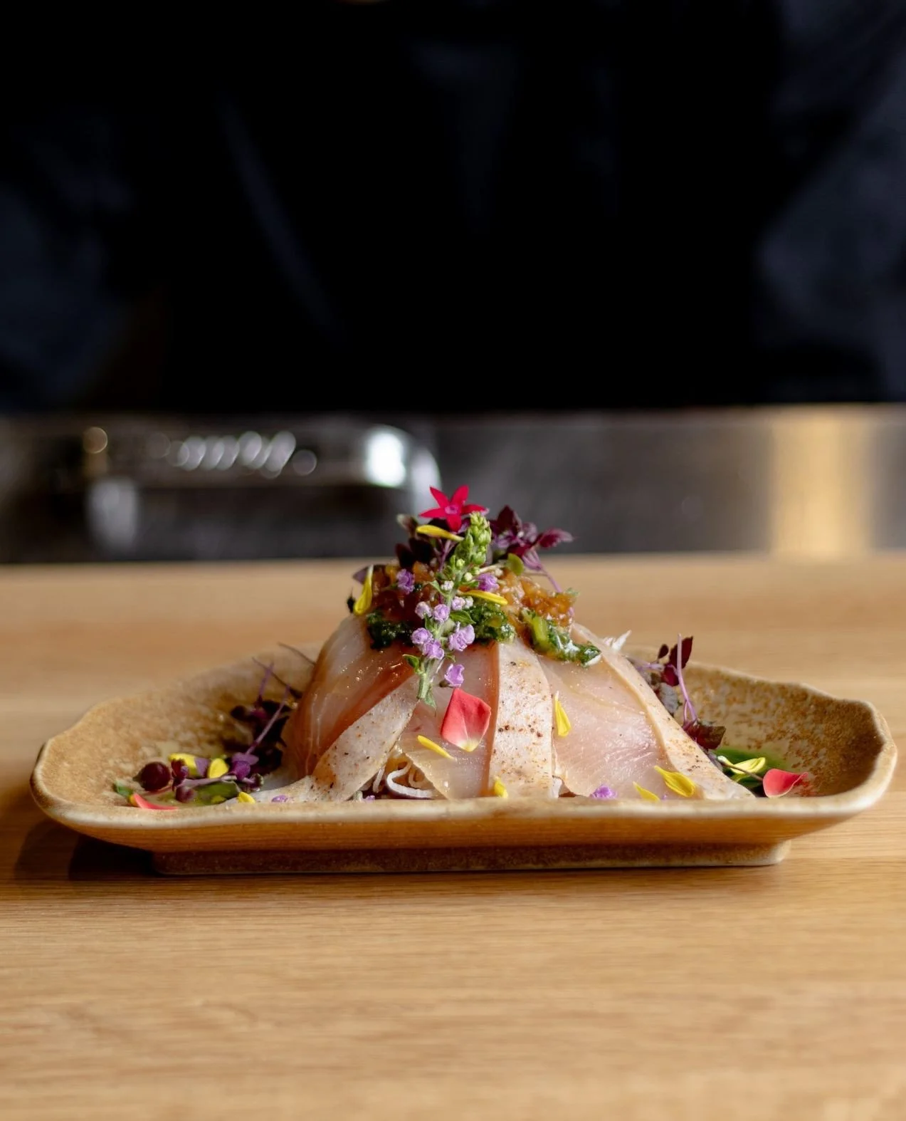 Hamachi at its finest. Our Yellowtail (hamachi) is chosen for its rich, buttery texture and served rolled to order, sliced sashimi style, or lightly seared as tataki (daily special)! ⁠
⁠
.⁠
.⁠
.⁠
.⁠
#hellonori #sushibarvibes #handrollbar #hamachi #su