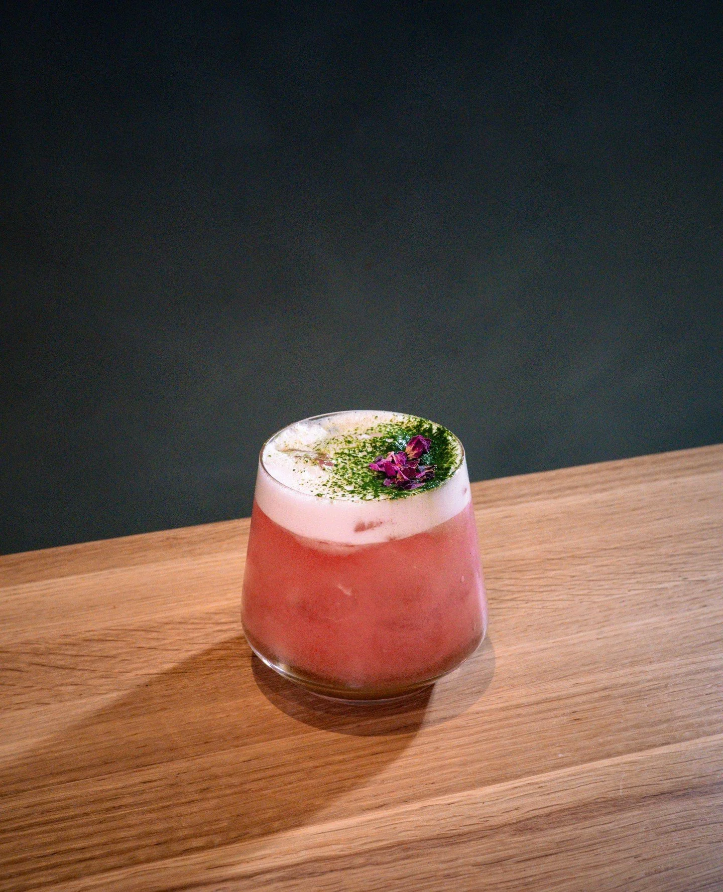 Sakura Mochi Cocktail⁠
⁠
Inspired by Japan&rsquo;s iconic mochi dessert, this cocktail brings together gin, strawberry, apple, and Sakura honey, finished with a silky egg white foam. It is garnished with a Sakura leaf and a touch of matcha. ⁠
⁠
Perfe