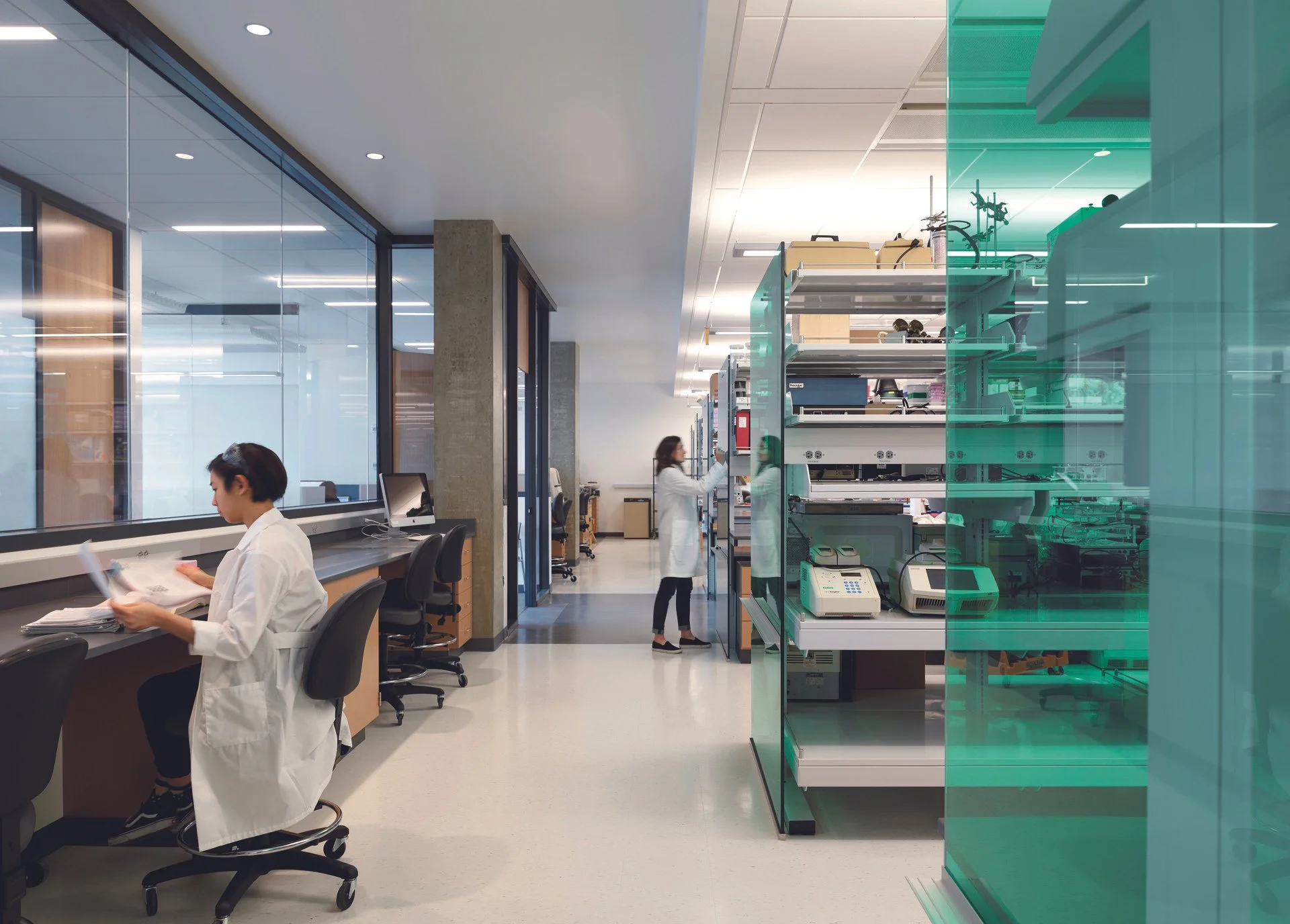 Casework and Benches as Strategic Infrastructure in Lab Design