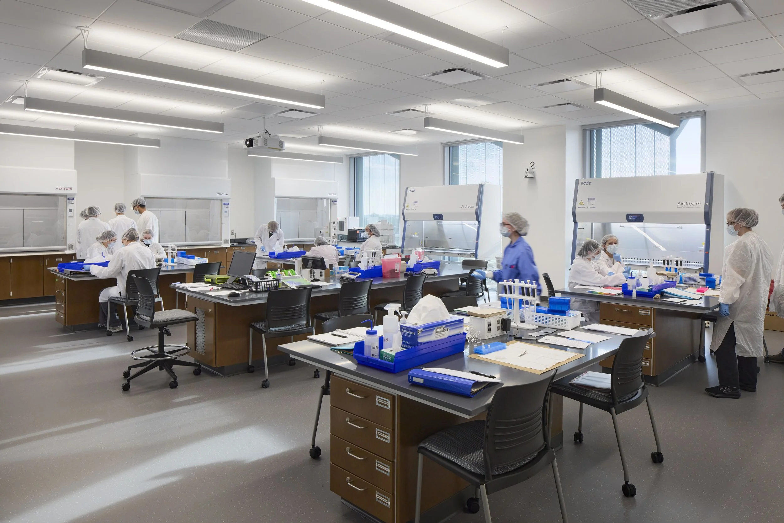 This “engineering on display” approach demystifies scientific work and creates a sense of shared ownership between the university and the broader community.