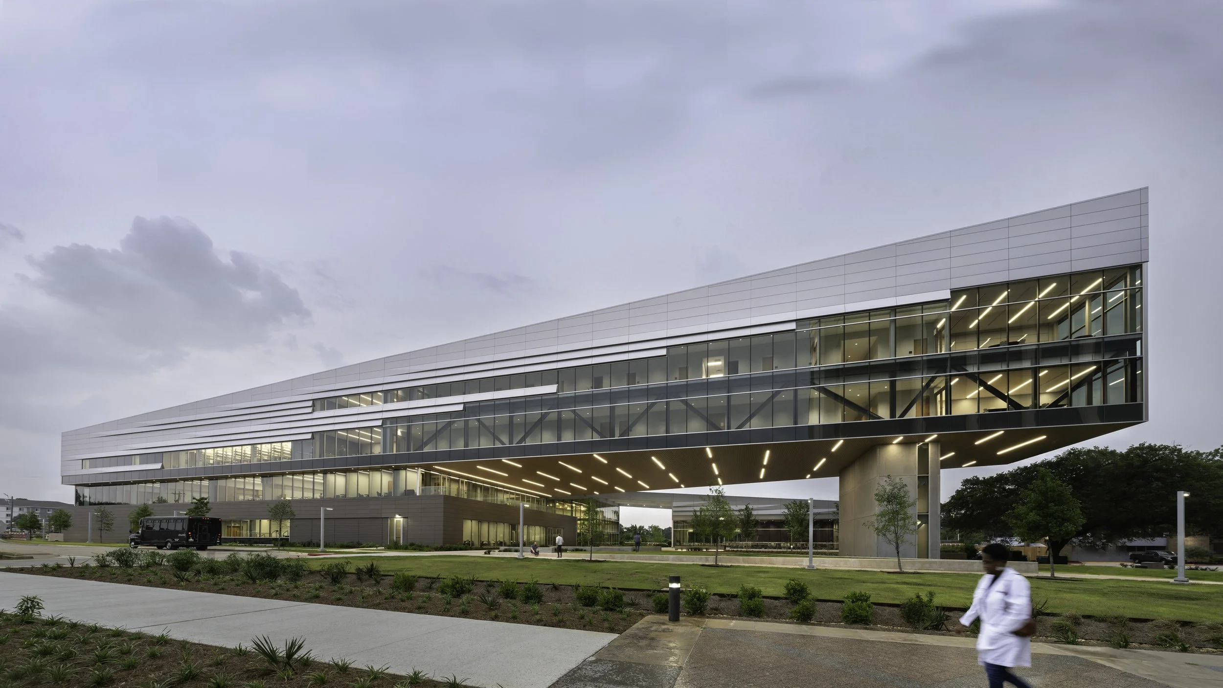 Exterior view of The LSU Health Shreveport Center for Emerging Viral Threats