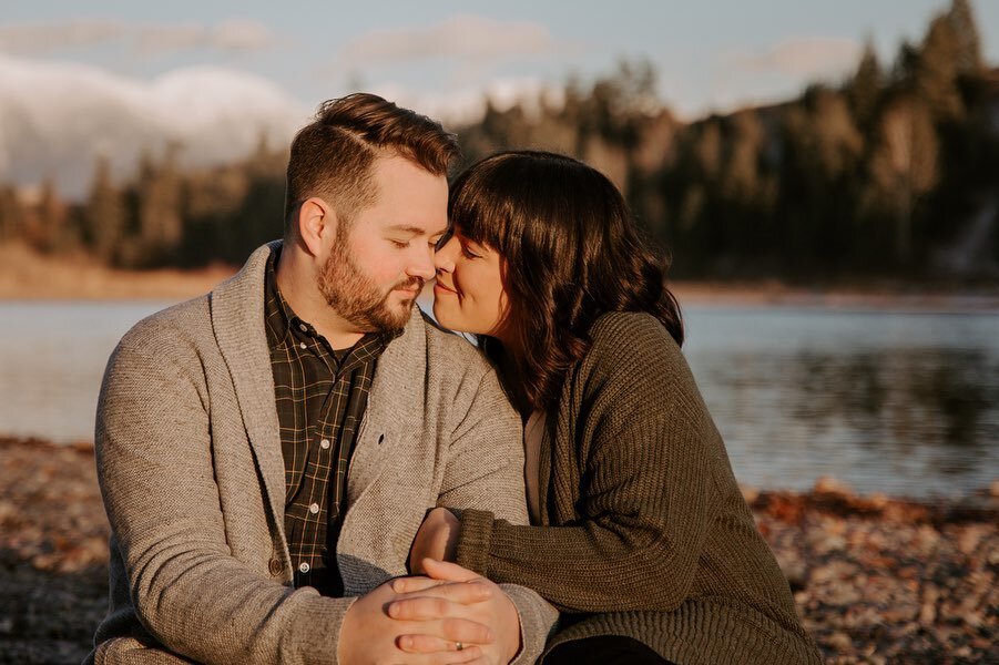 Fully obsessed with last night&rsquo;s couples session 😍
&bull;
&bull;
&bull;
#timberandsagecreative #flatheadvalleyphotographer #montanaphotographer #montanacouplesphotographer #couplesphotos #flatheadvalley